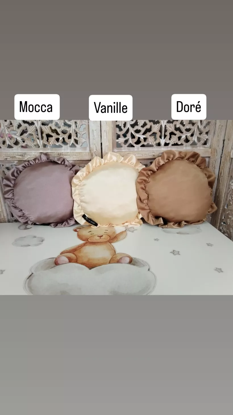 Coussin Rond avec volant en satin