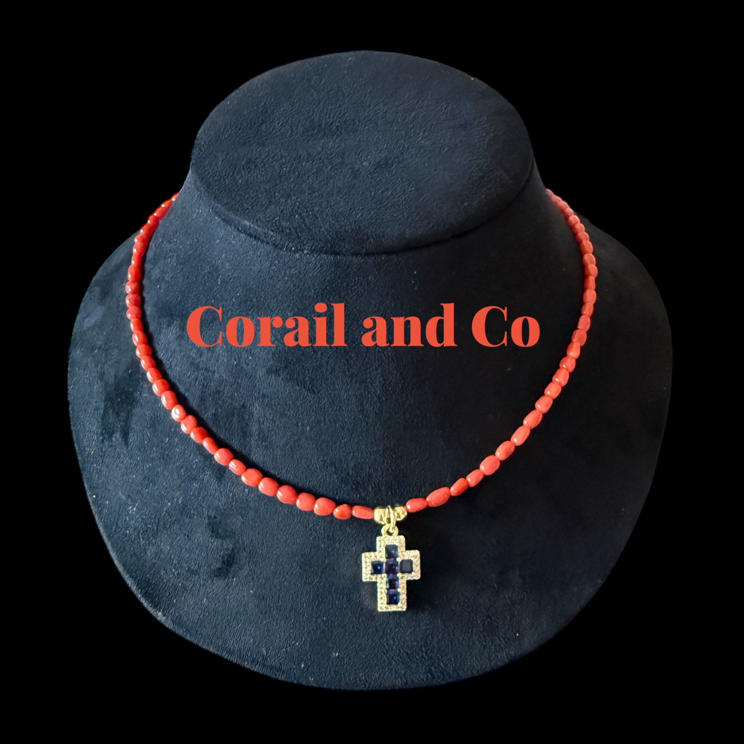 Collier en corail croix plaqué or
