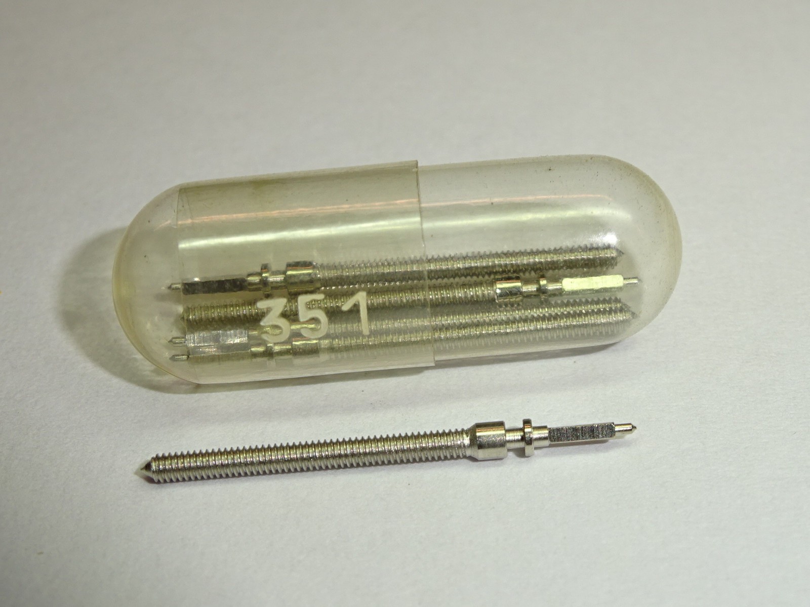 Valjoux winding stem 23 72 88 230 232 234 235 236 237 720 723 724 725 726 729 730 886 / Ronda 351 (Extra Long thread 120)