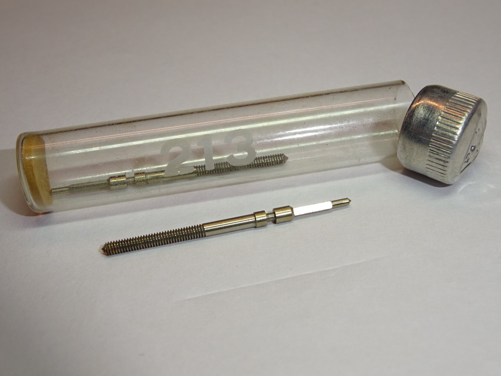 Revue 33 , 33 Cyrus GT winding stem / DCN 213