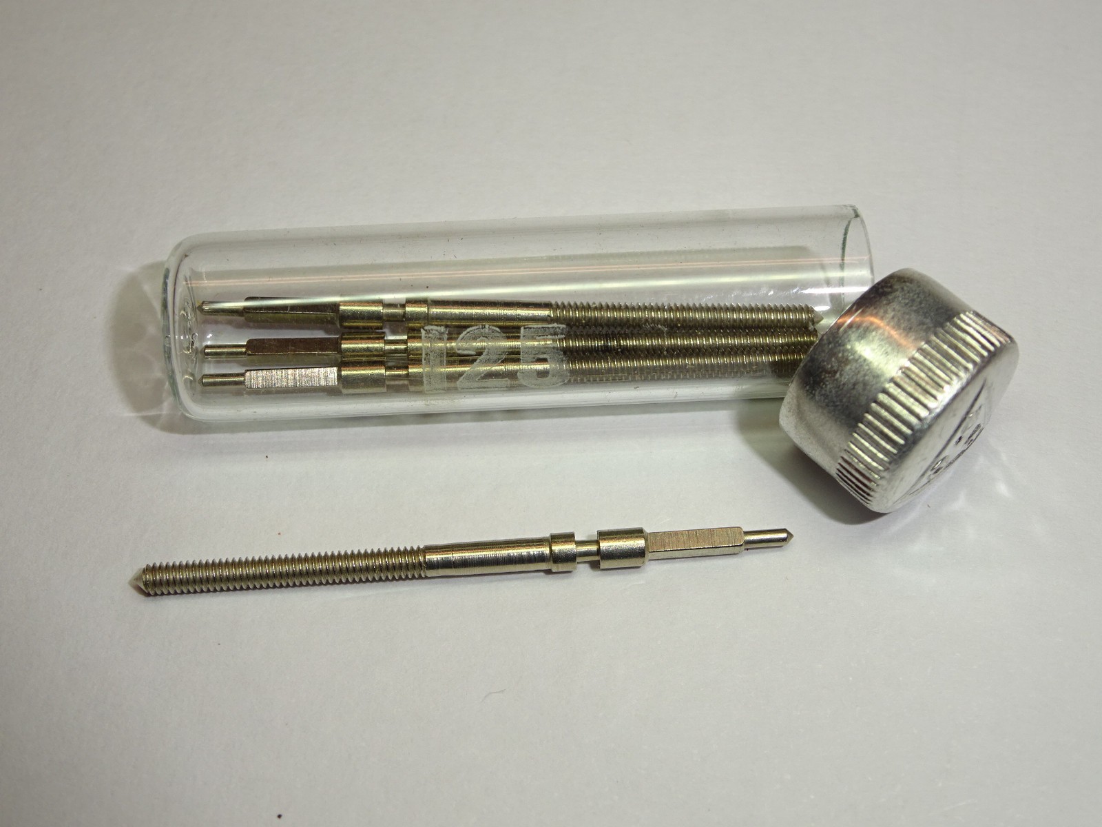 Revue 30 31 winding stem / DCN 125