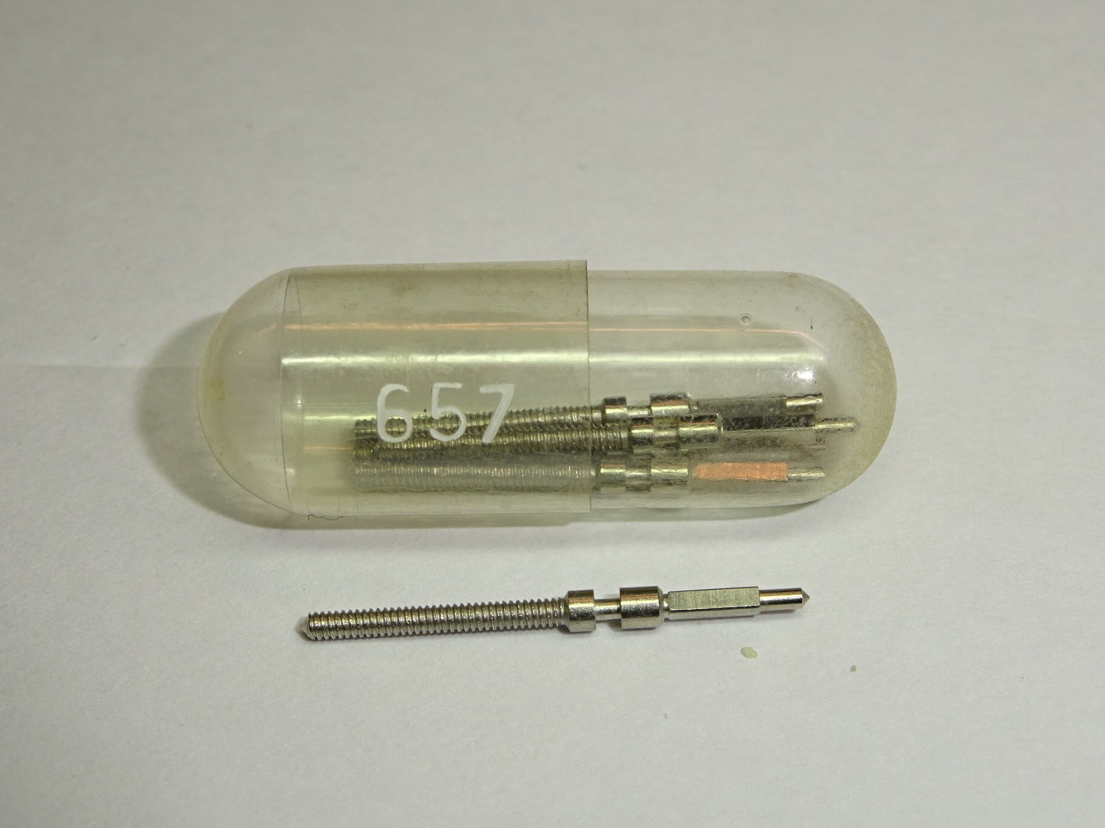 Revue 39 56 57 winding stem (thread 100) / Ronda 657