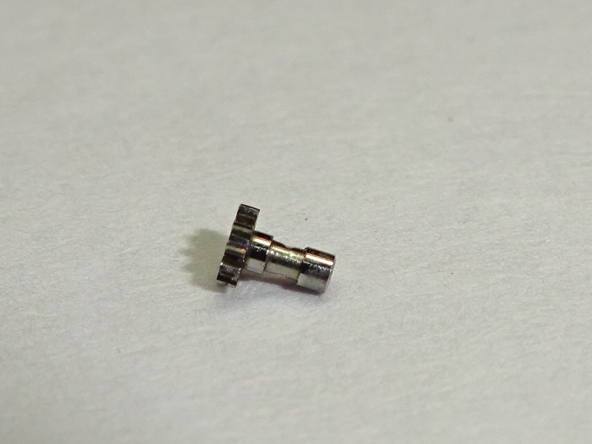 Movado cannon pinion cal. 470 / part 240 ( height 2.15 mm )