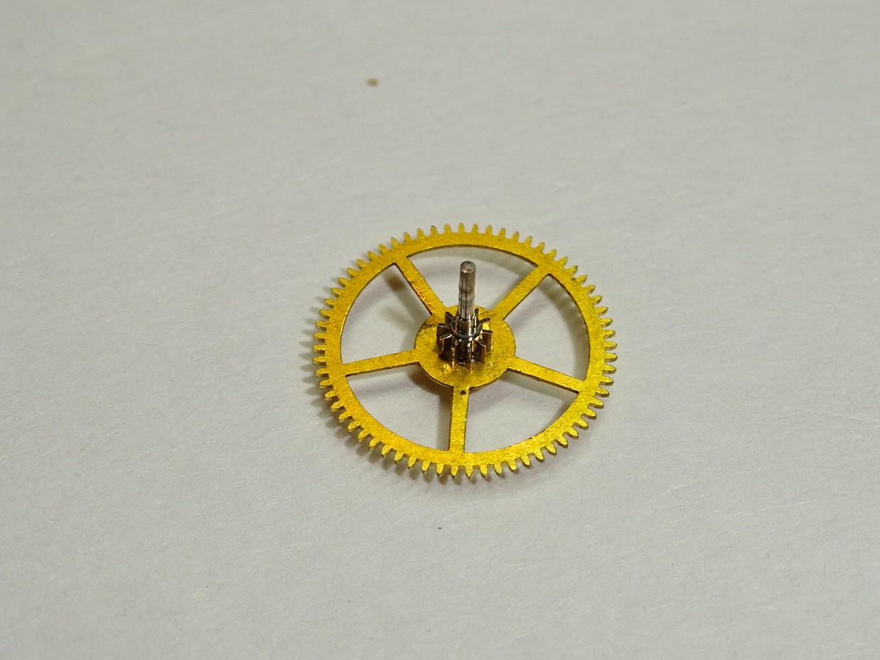 Movado center wheel cal. 470 / part 201 ( height 4.65 mm )