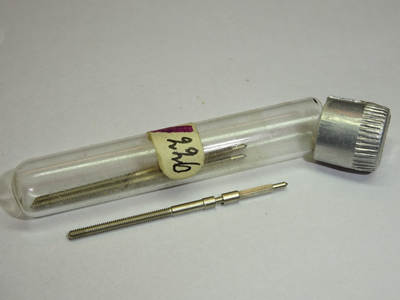 Revue 51 52 53 winding stem (thread 120) / Flume W226