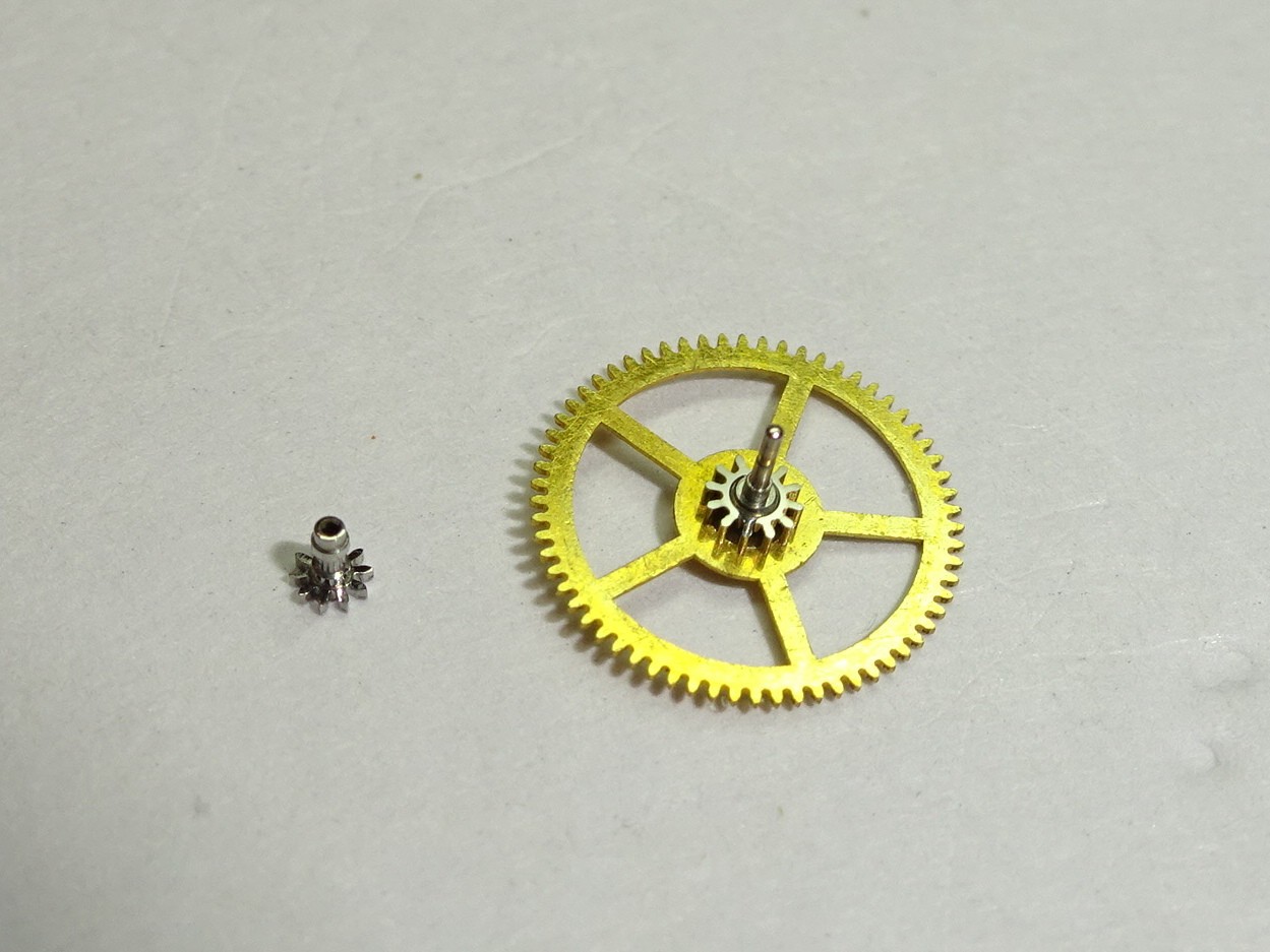 Jaeger Lecoultre 838 center wheel + cannon pinion / part 206 + 240