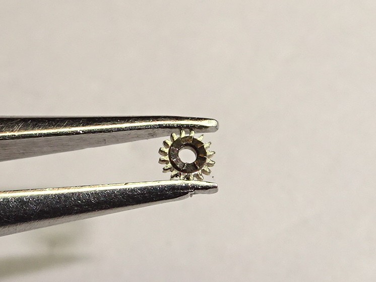Jaeger Lecoultre 895 winding pinion / part 410