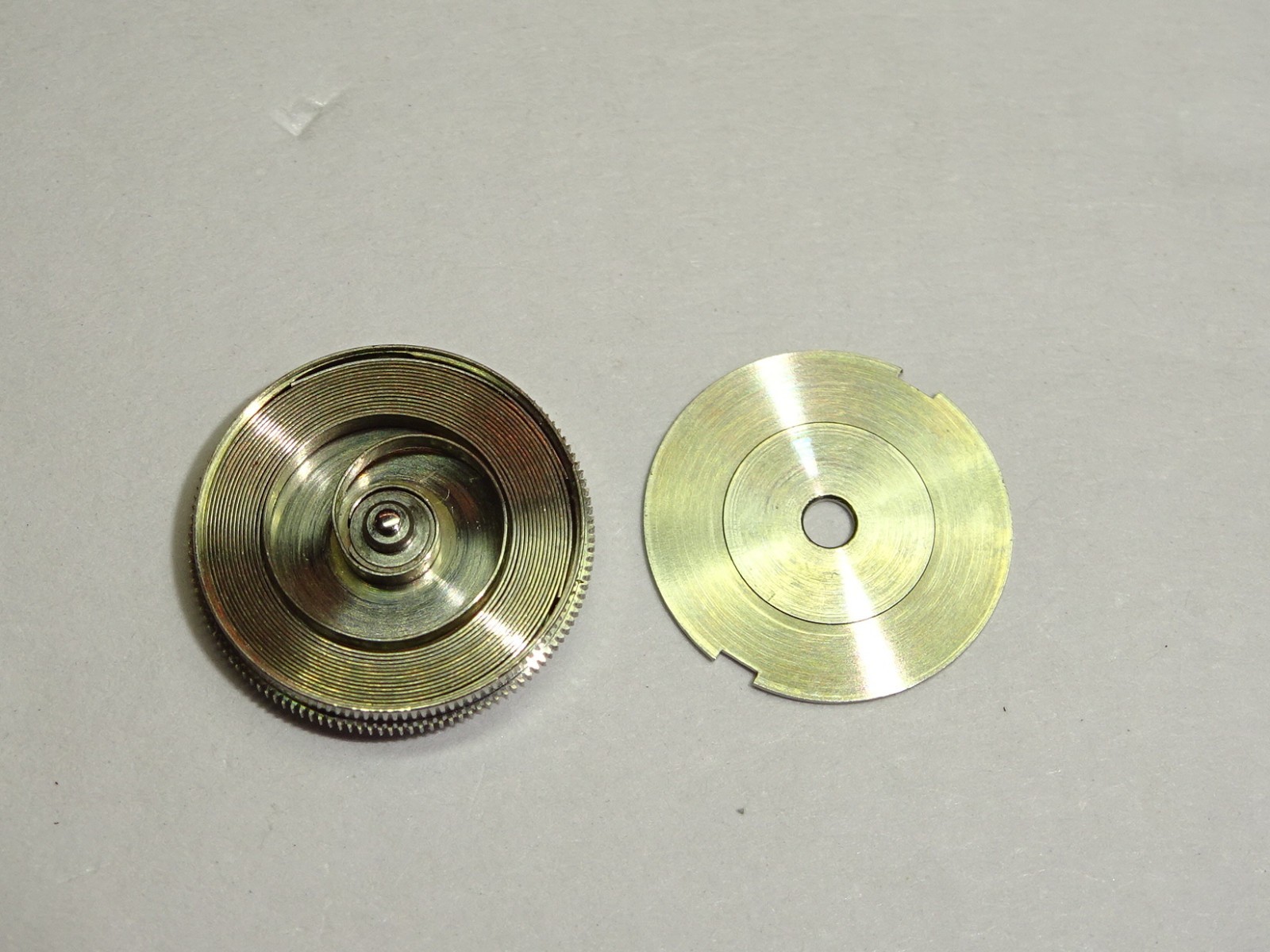 Jaeger Lecoultre 895 barrel complete with mainspring / part 180/1