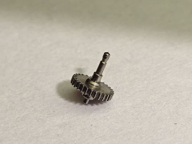 Jaeger Lecoultre 895 barrel-driven minute pinion / part 208