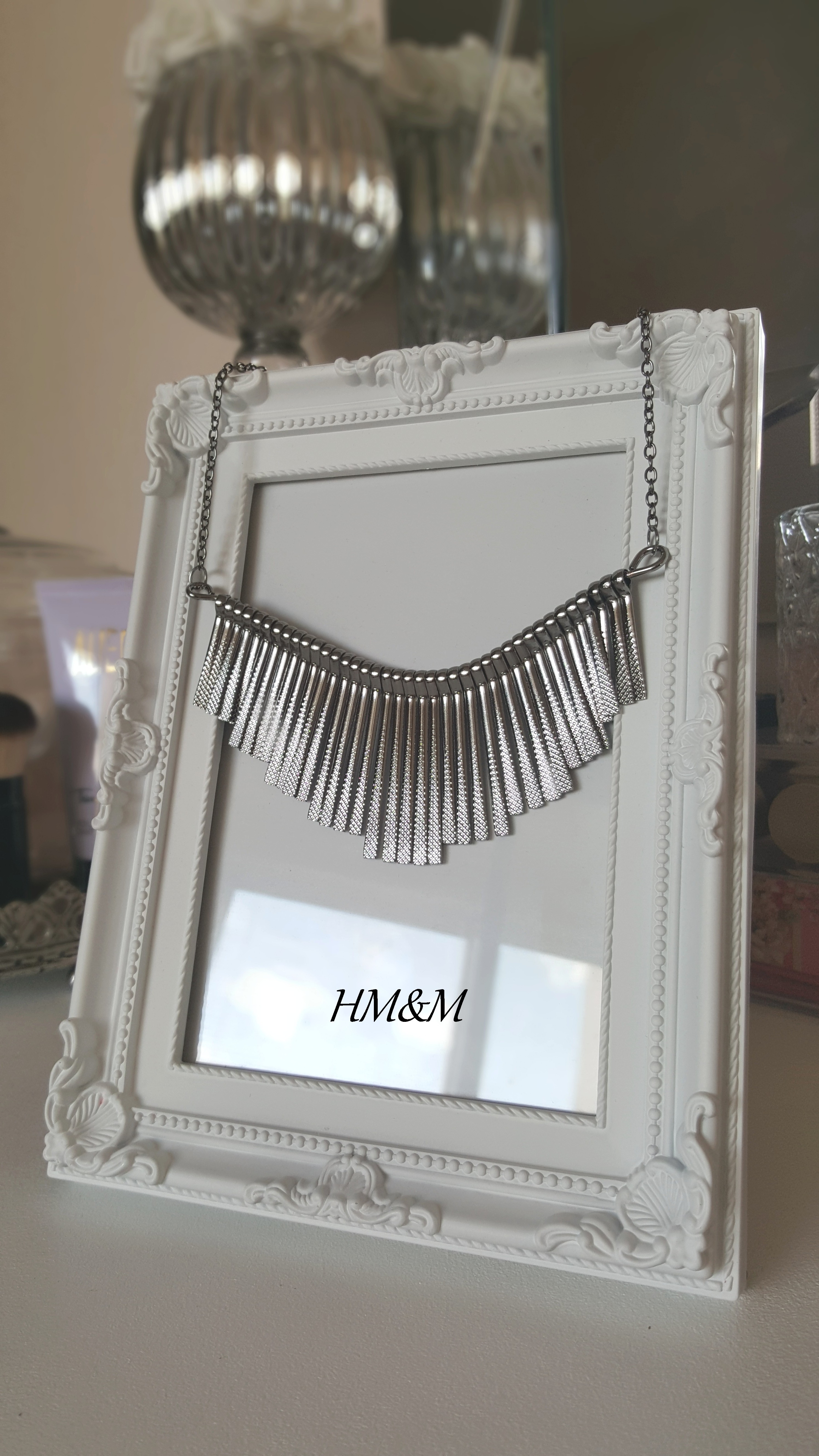 Collier raz de cou argenté