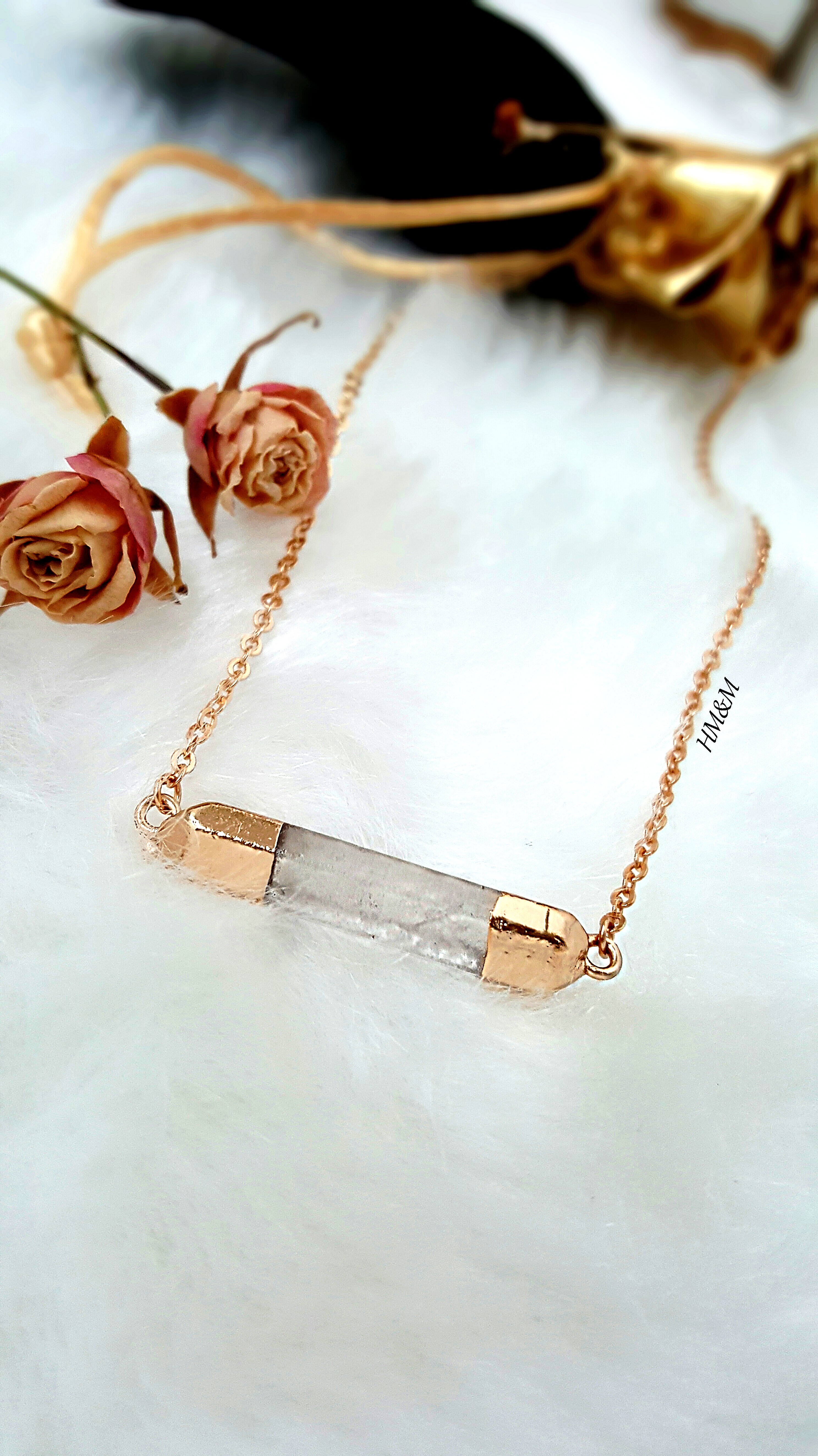 Collier longue chaîne pierre liée