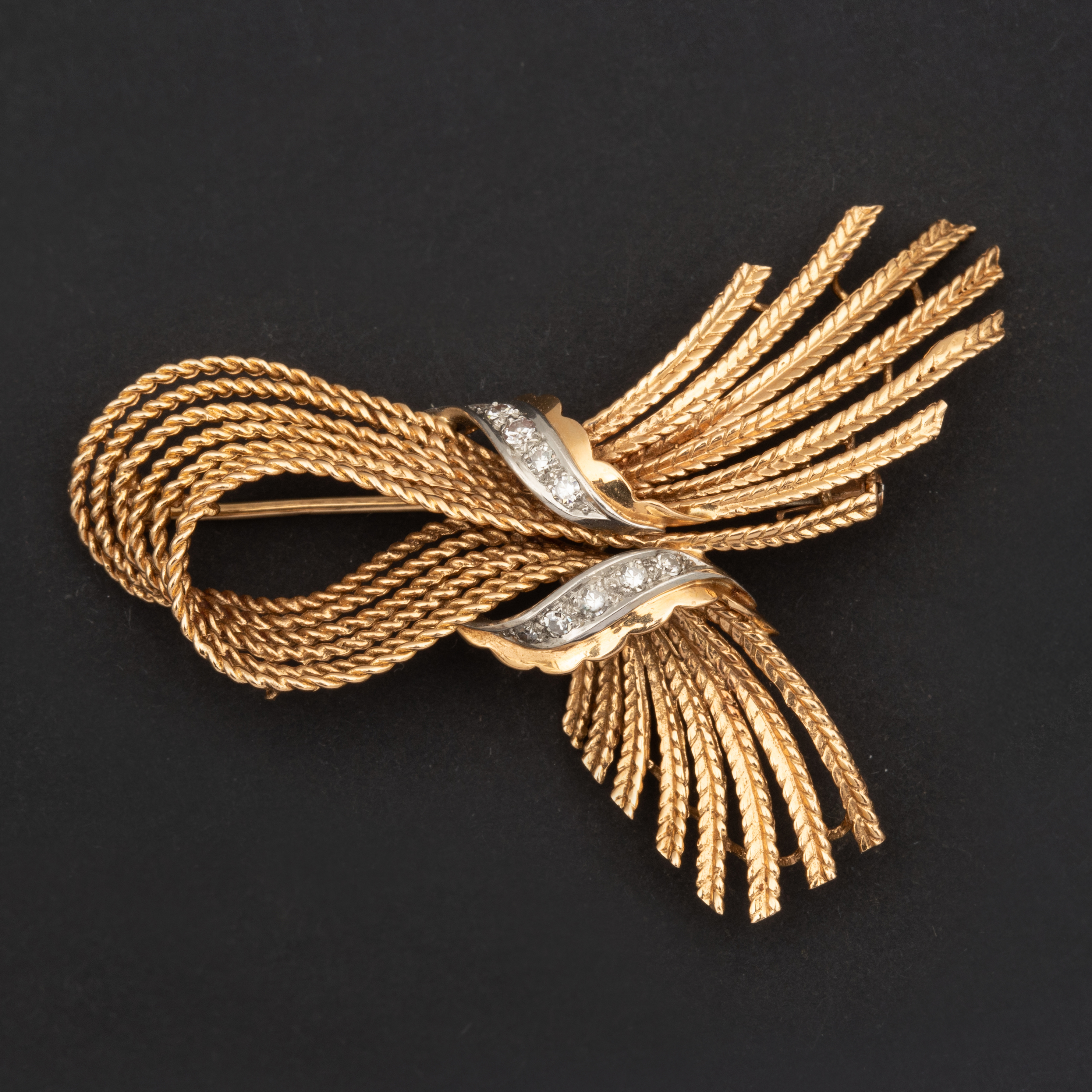 Vintage Knot With Diamonds