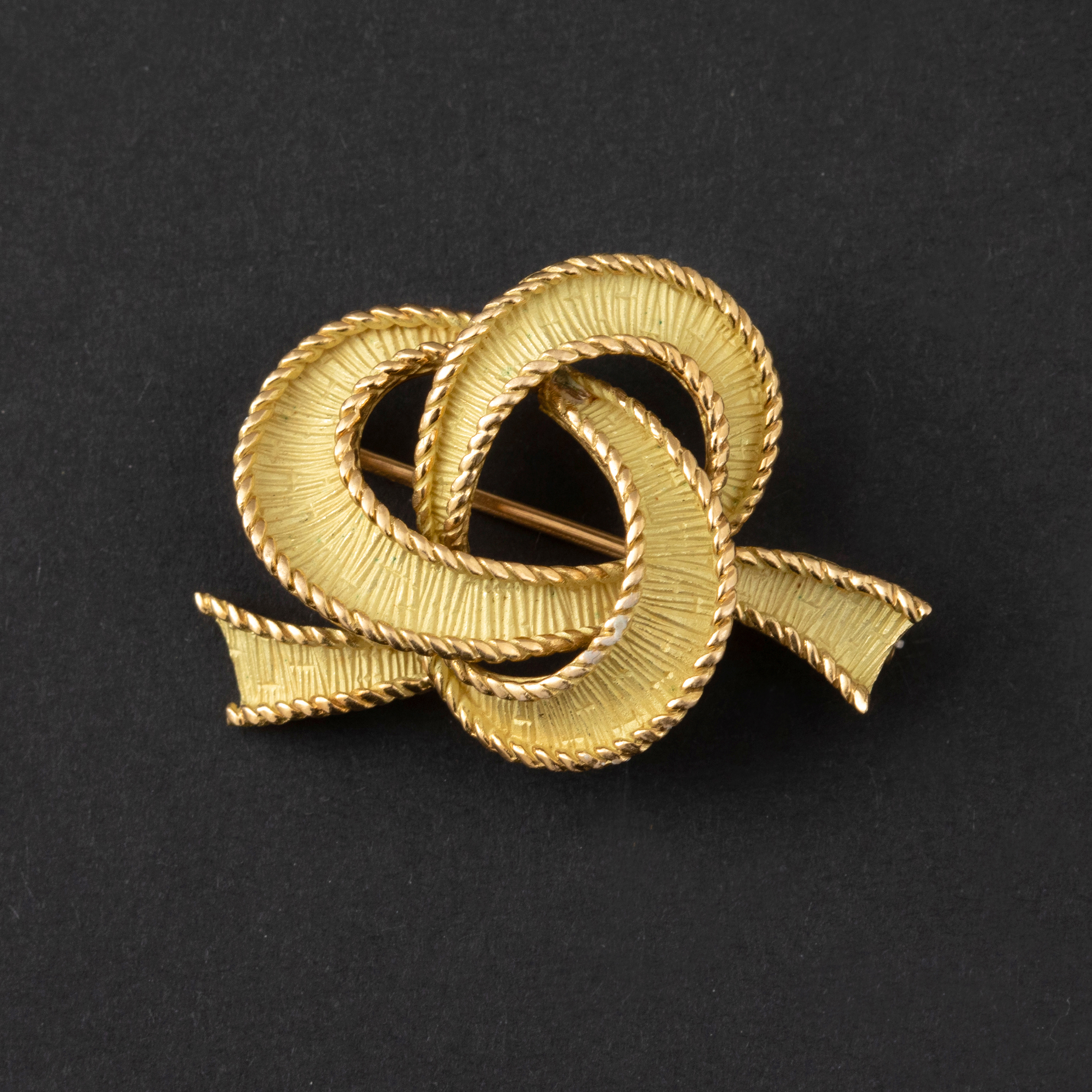 Delicate Knot Brooch
