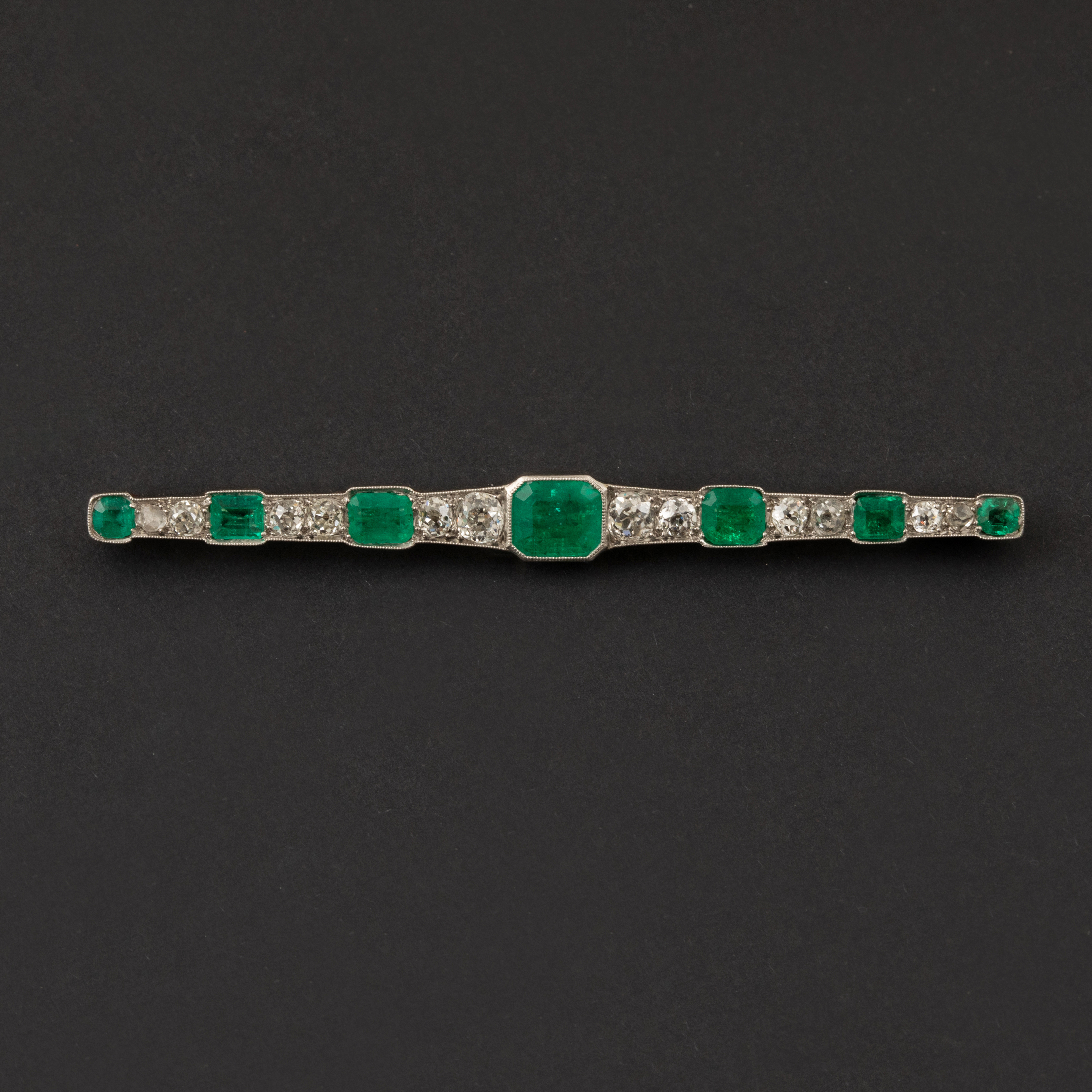 Barrette Art Deco Platine Emeraude Diamants
