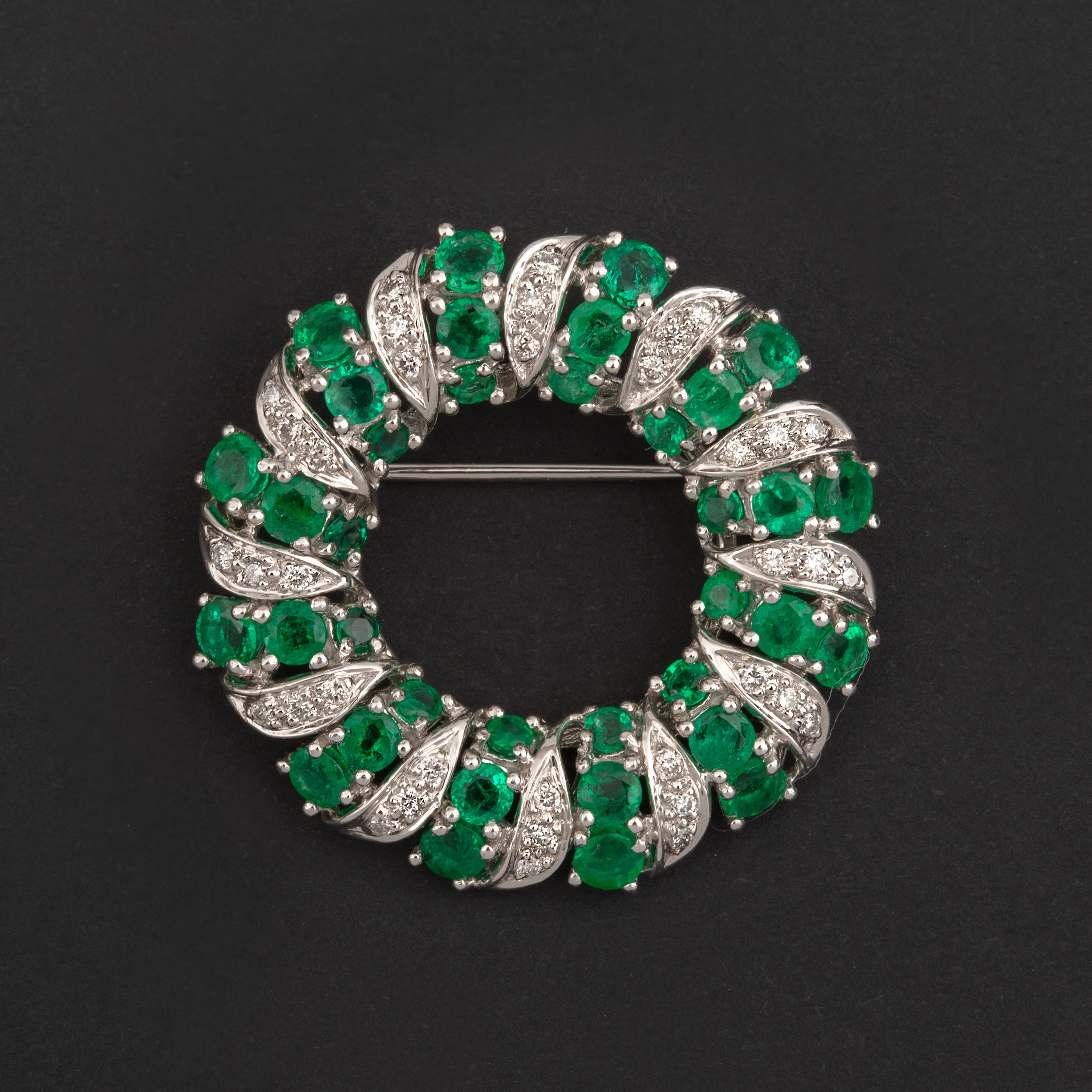 Broche Ronde Emeraudes et Diamants