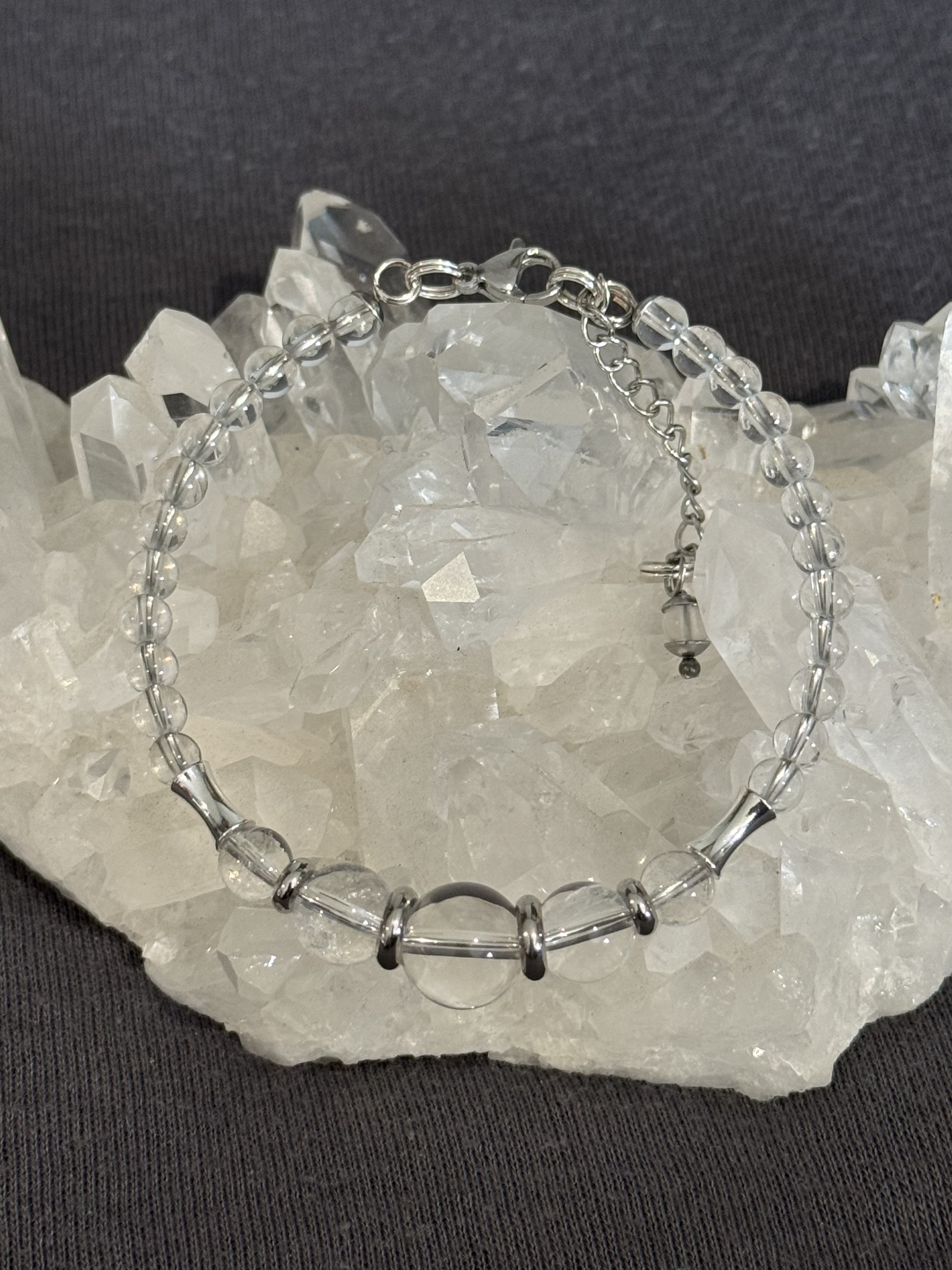 Bracelet "Echo de Gaïa" en Cristal de Roche
