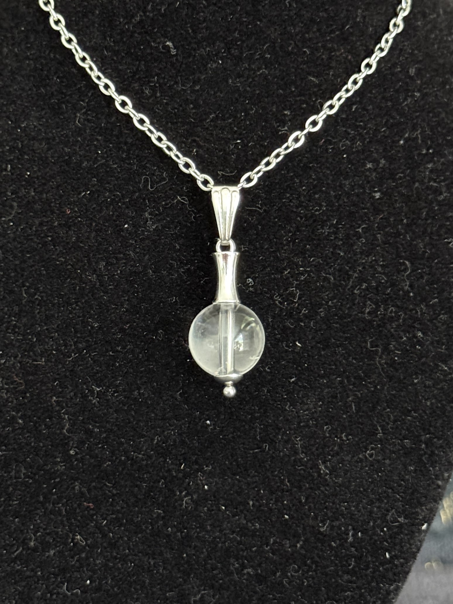 Pendentif "Vibration Minérale" en Cristal de Roche