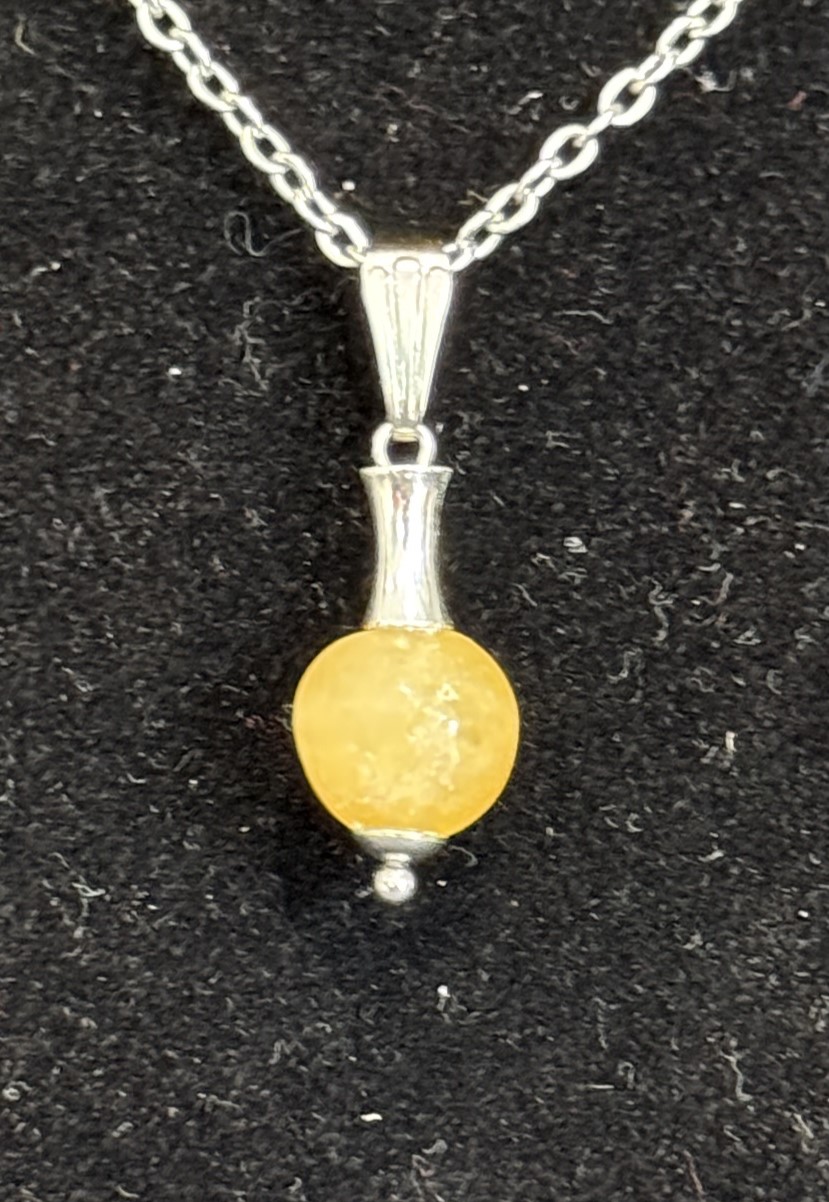Pendentif "Vibration Minérale" en Calcite Orange