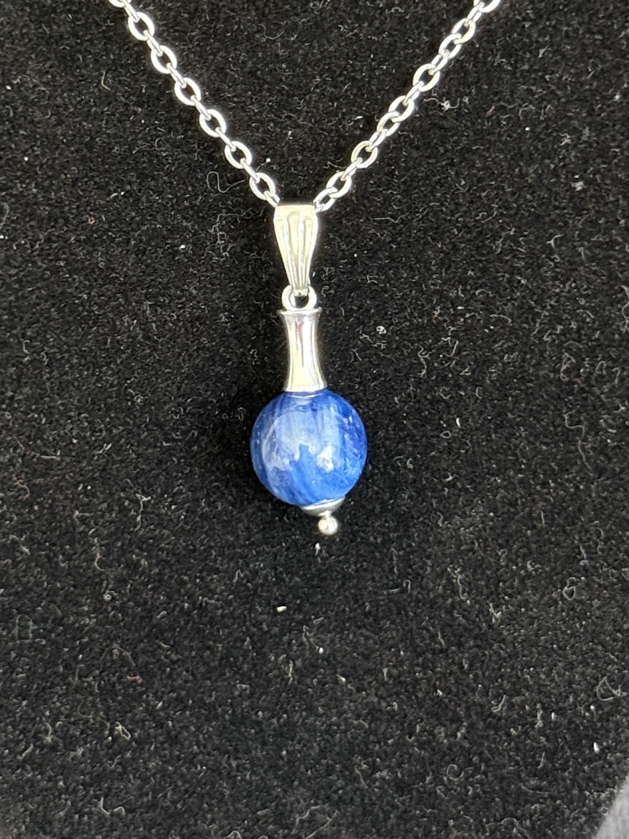 Pendentif "Vibration Minérale" en Cyanite