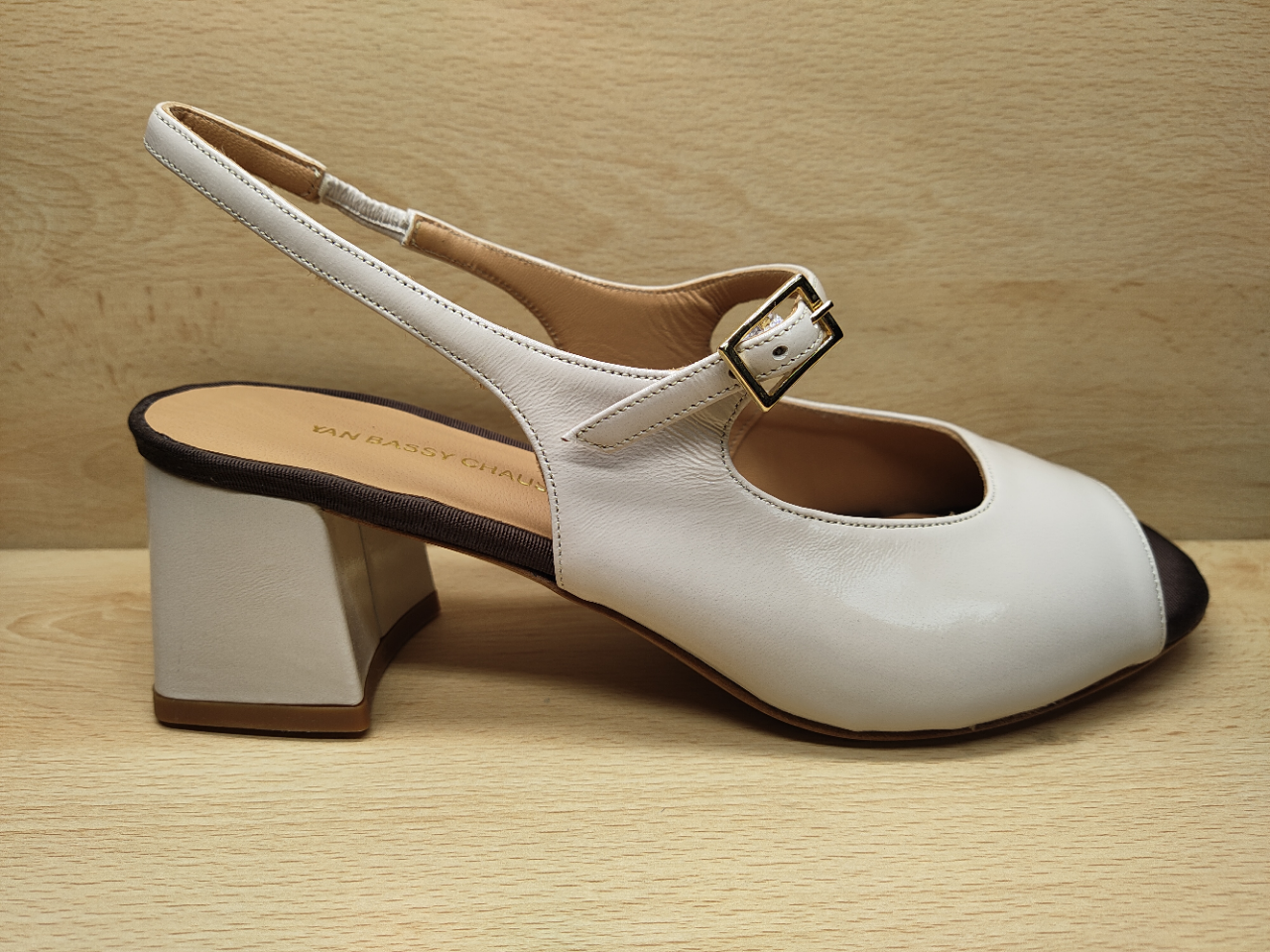 📌 Chaussure à brides YAN BASSY 35716