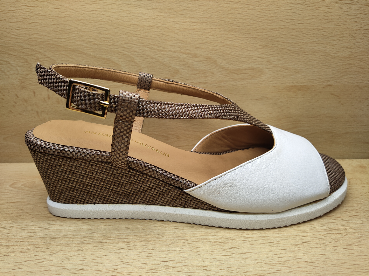 📌 Chaussure à brides YAN BASSY 35747