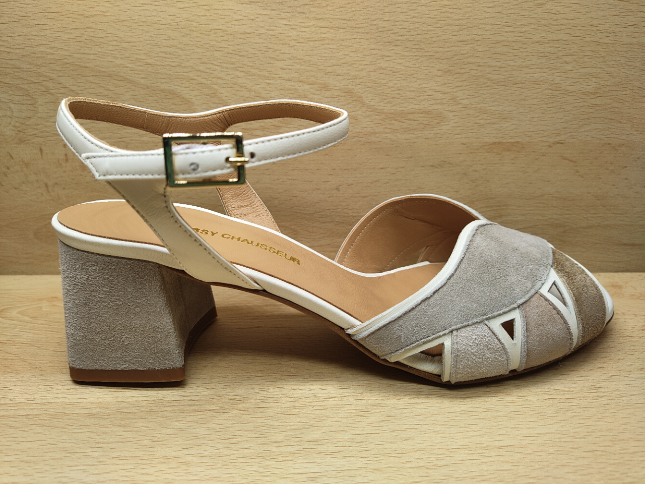 📌 Chaussure à brides YAN BASSY 35719