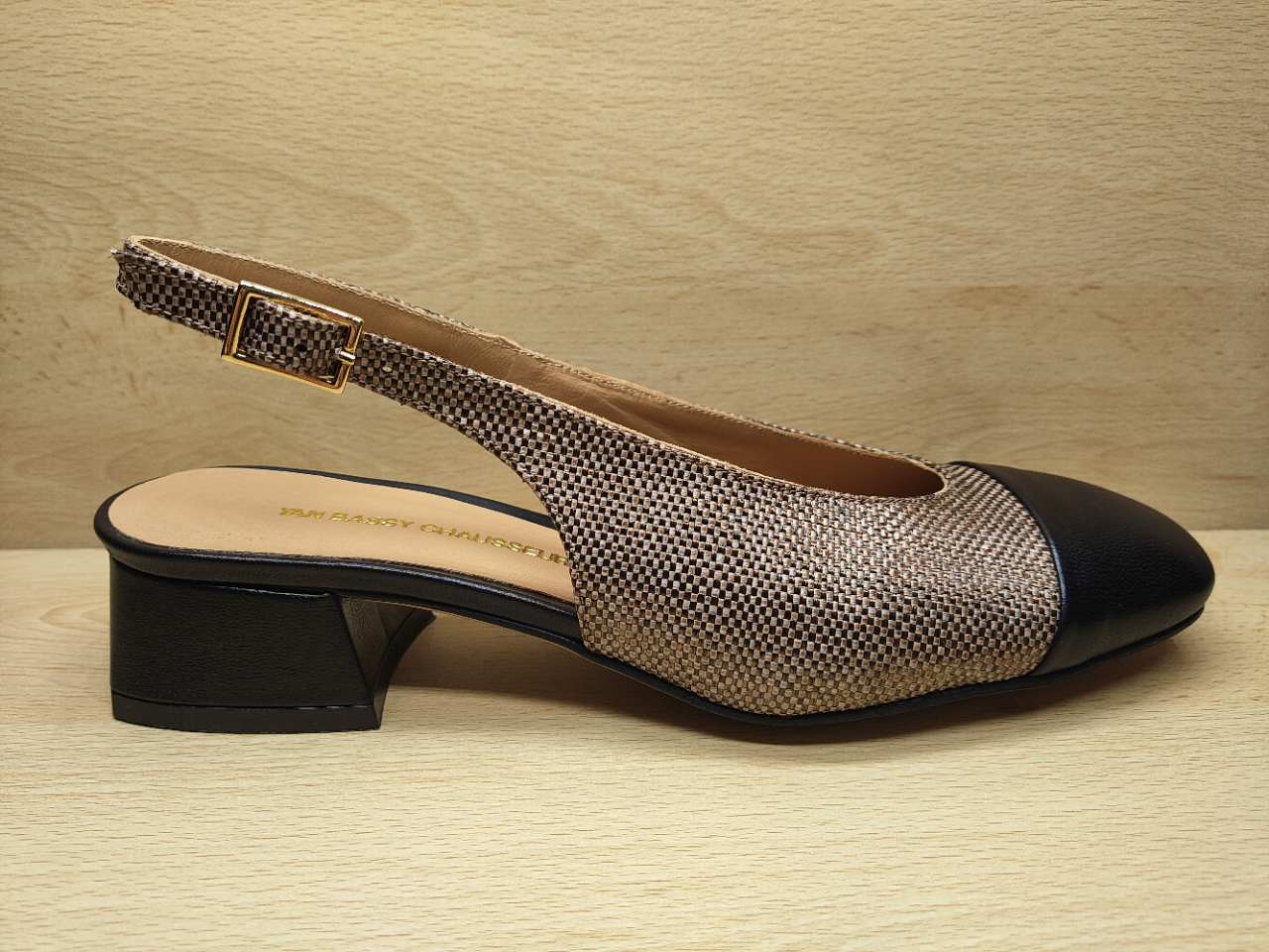 📌 Chaussure à brides YAN BASSY 35524