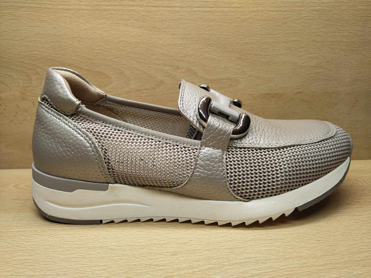 📌 Mocassin perforé CAPRICE Gris