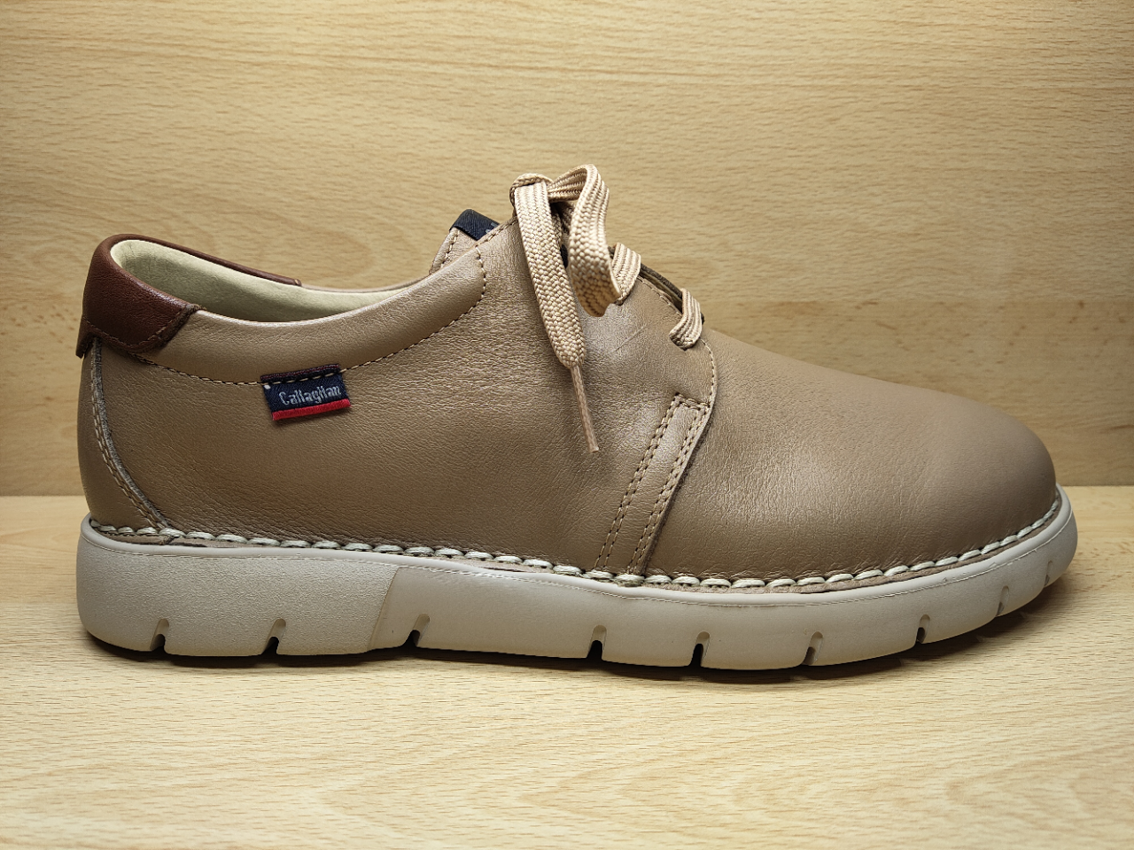 📌 Chaussures à lacets CALLAGHAN Beige clair