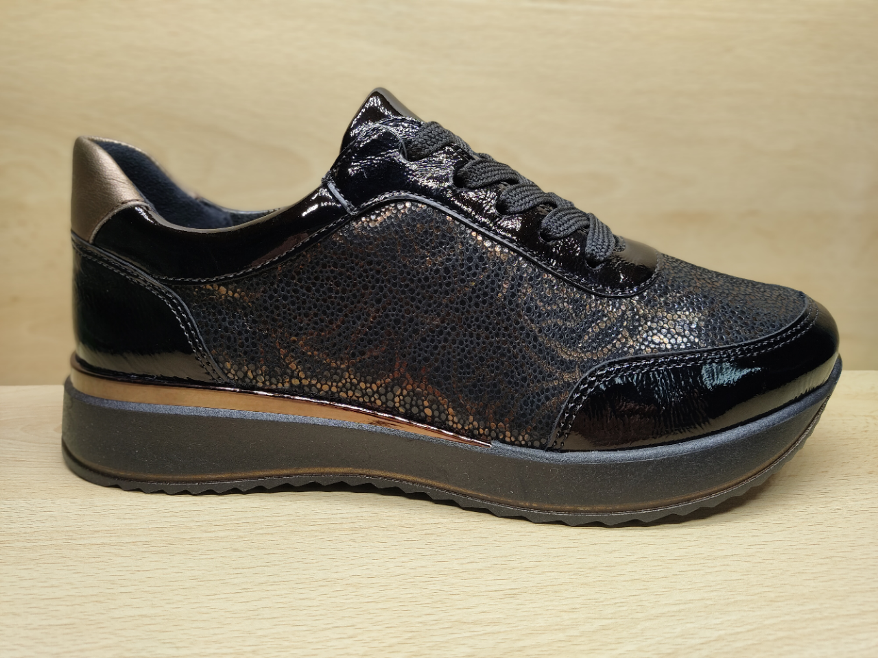 📌 Chaussure à lacets ARA Marron irisé, Noir