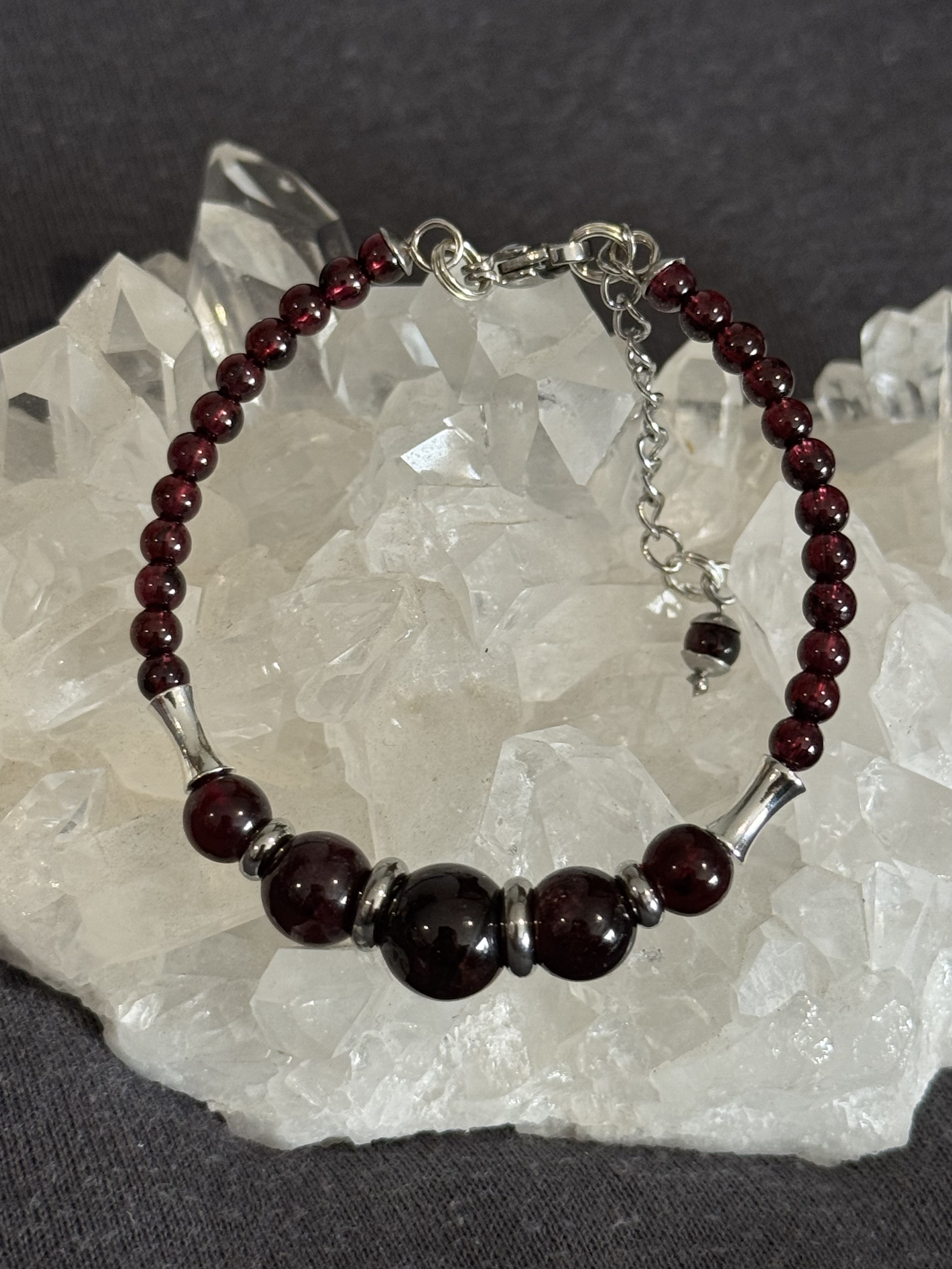 Bracelet "Echo de Gaïa" en Grenat