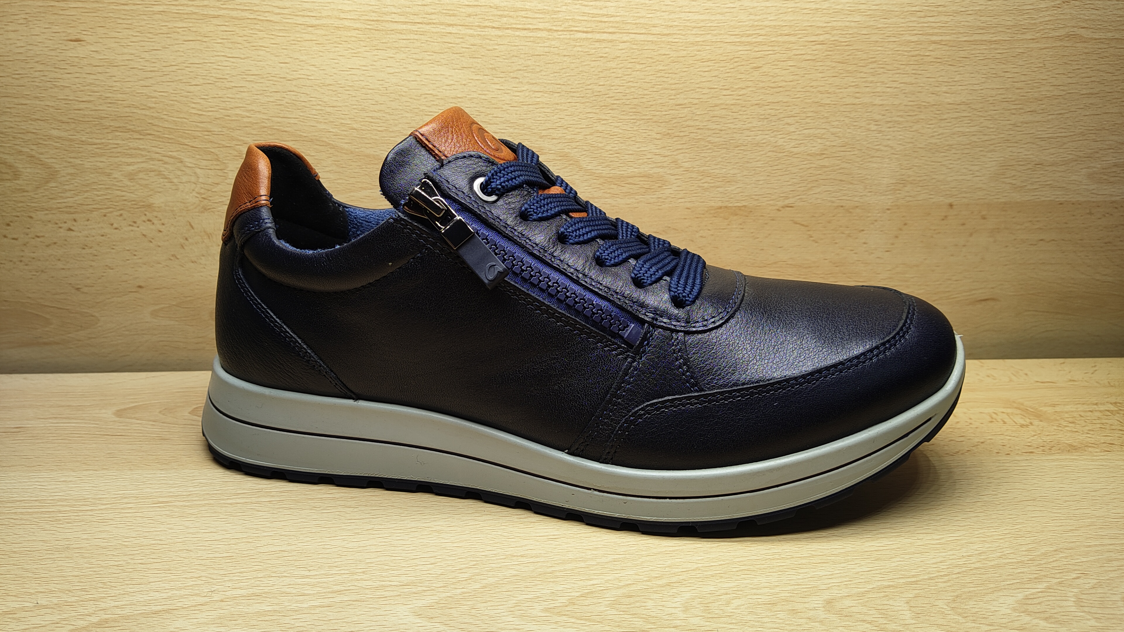 Chaussures à lacet bleu cuir Ara