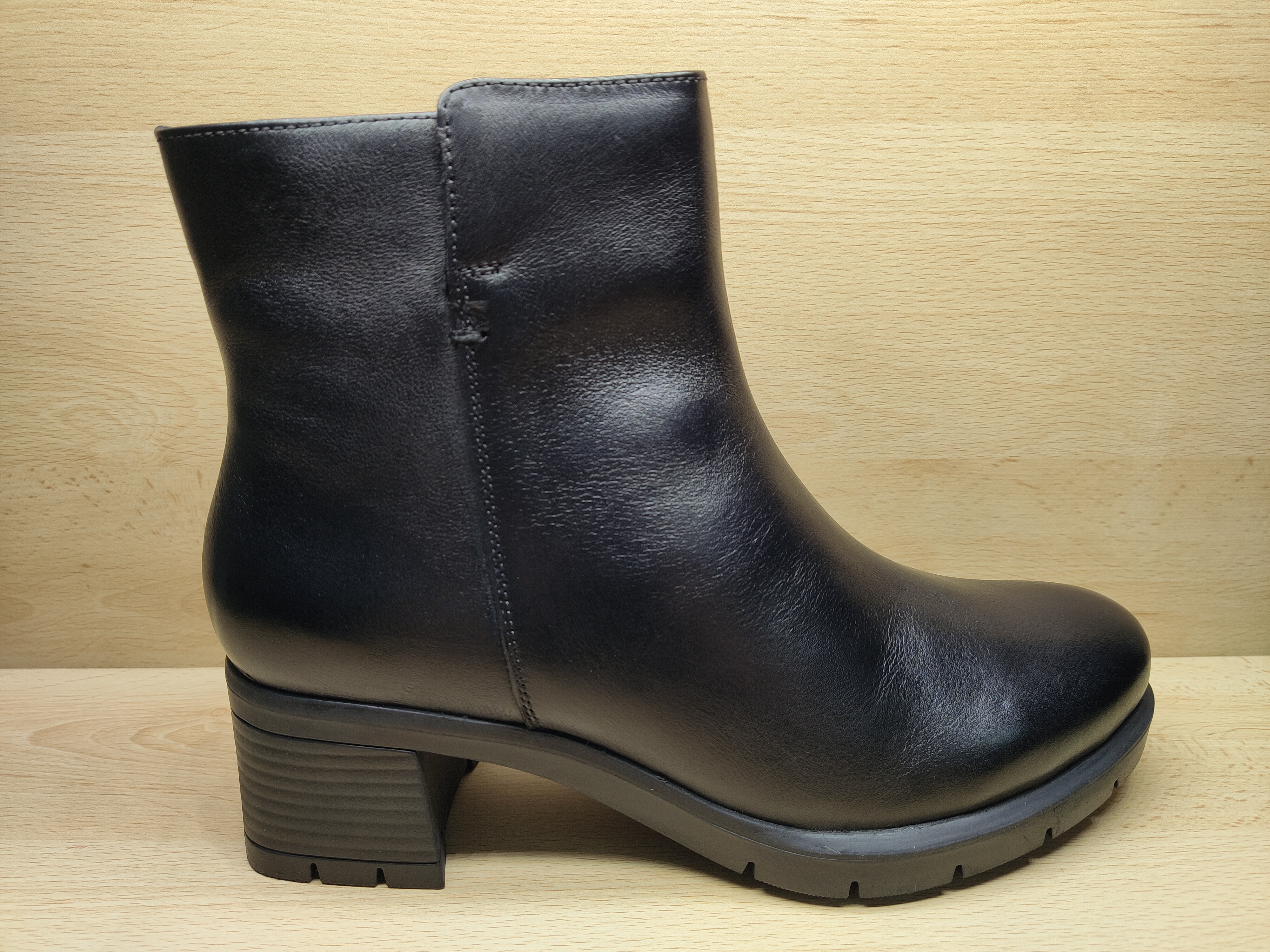 📌 ARA Bottine Prag cuir noir talon 35 mm