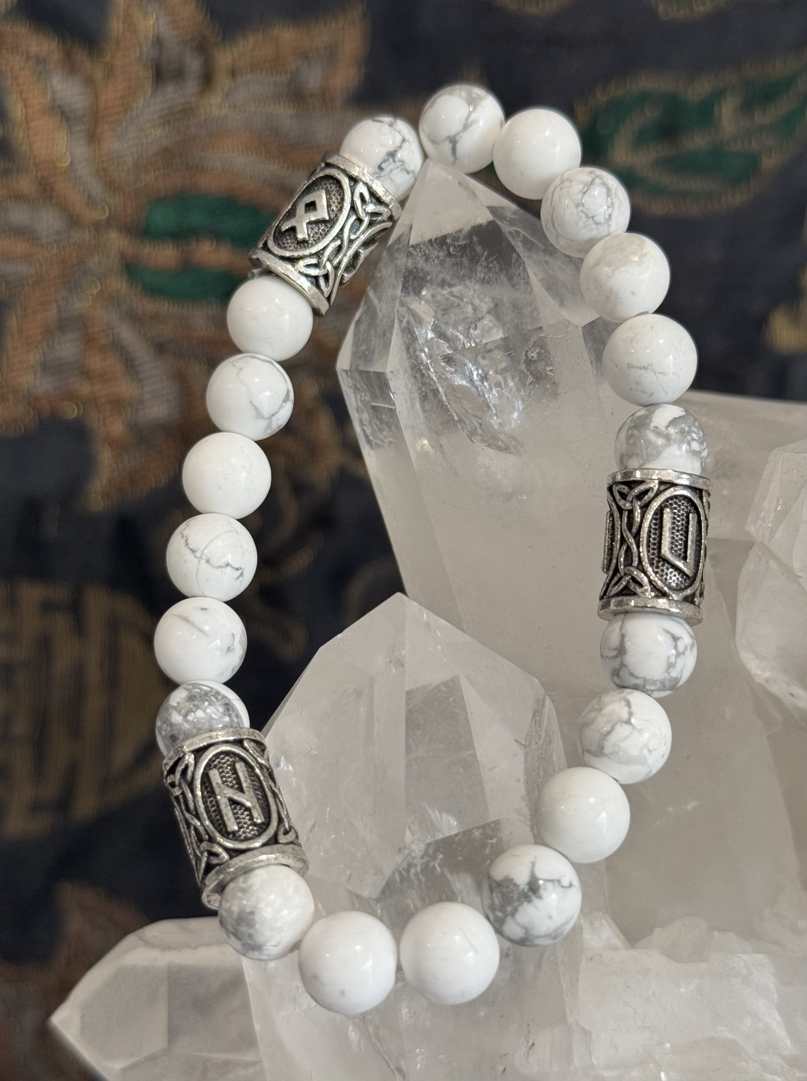 Bracelet "Runique" en Howlite