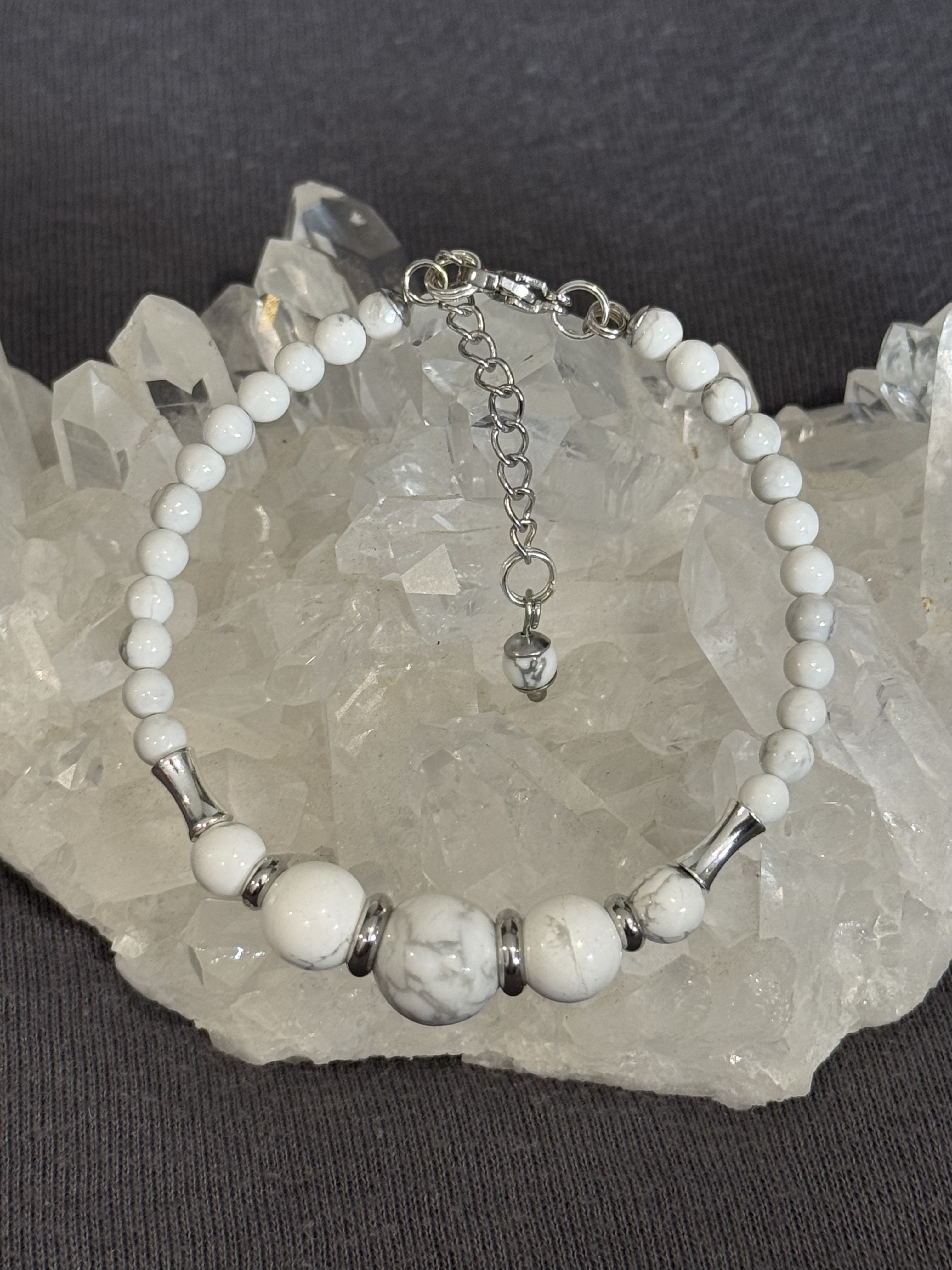 Bracelet "Echo de Gaïa" en Howlite