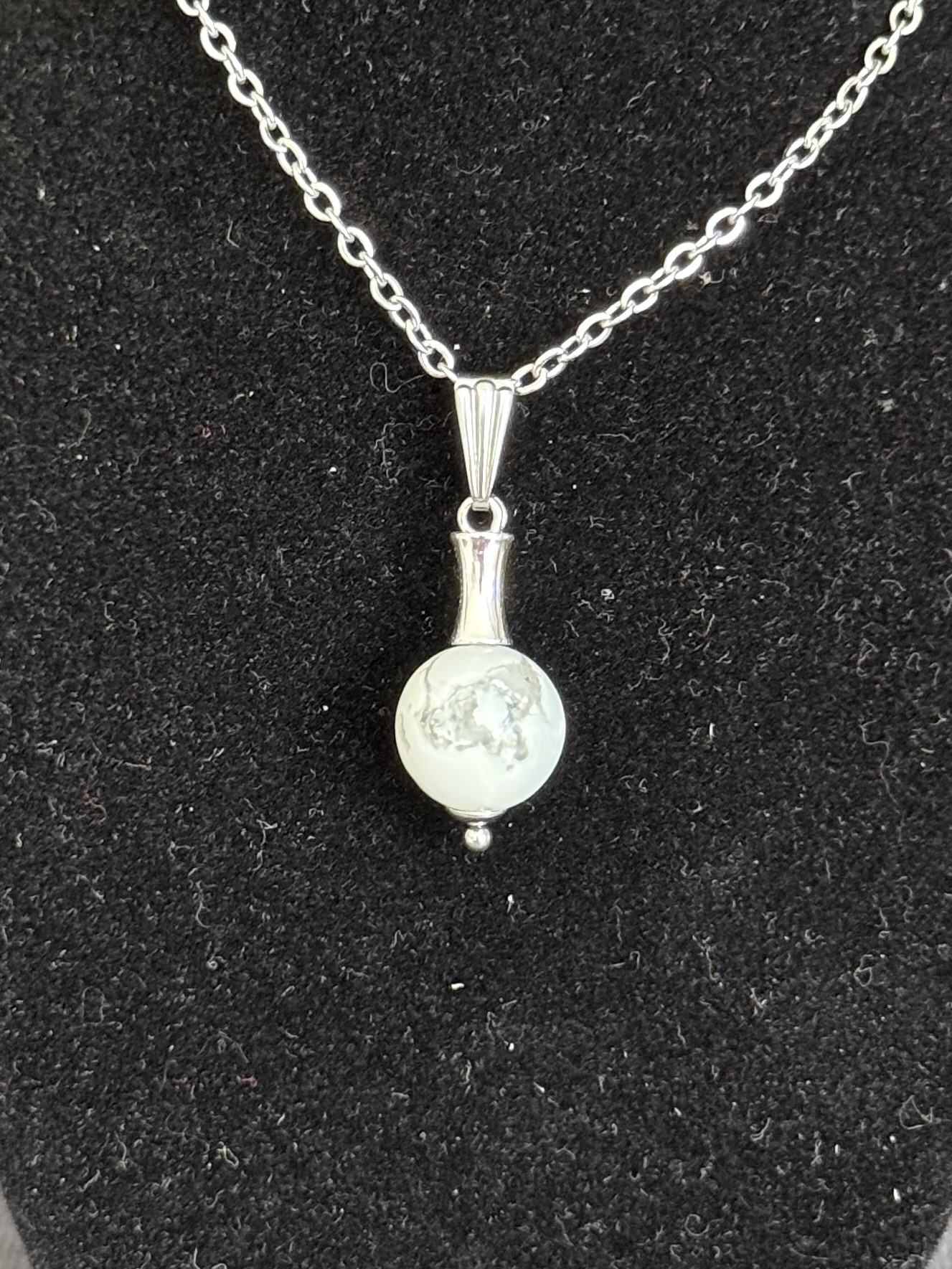 Pendentif "Vibration Minérale" en Howlite