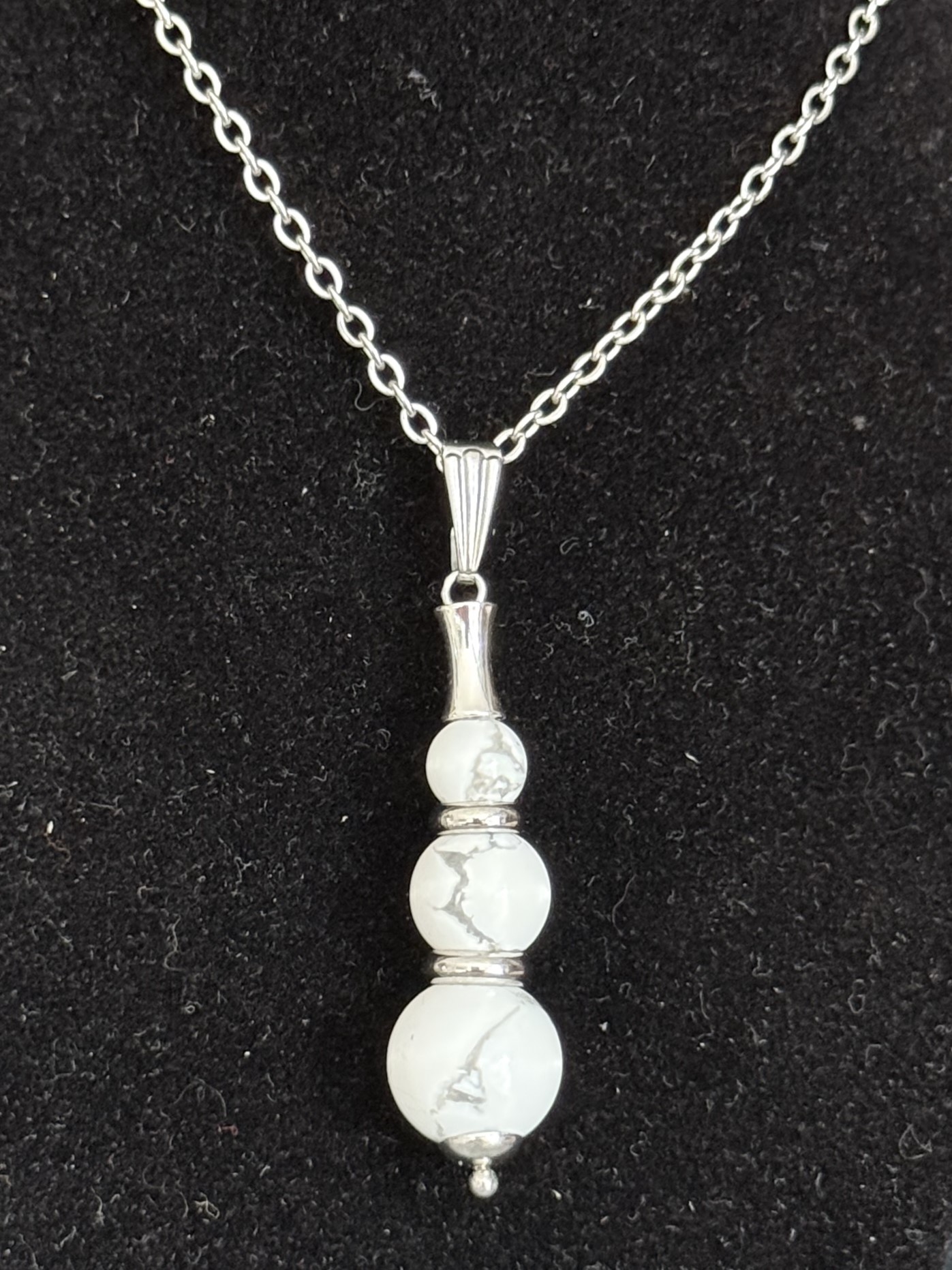 Pendentif "Echo de Gaïa" en Howlite