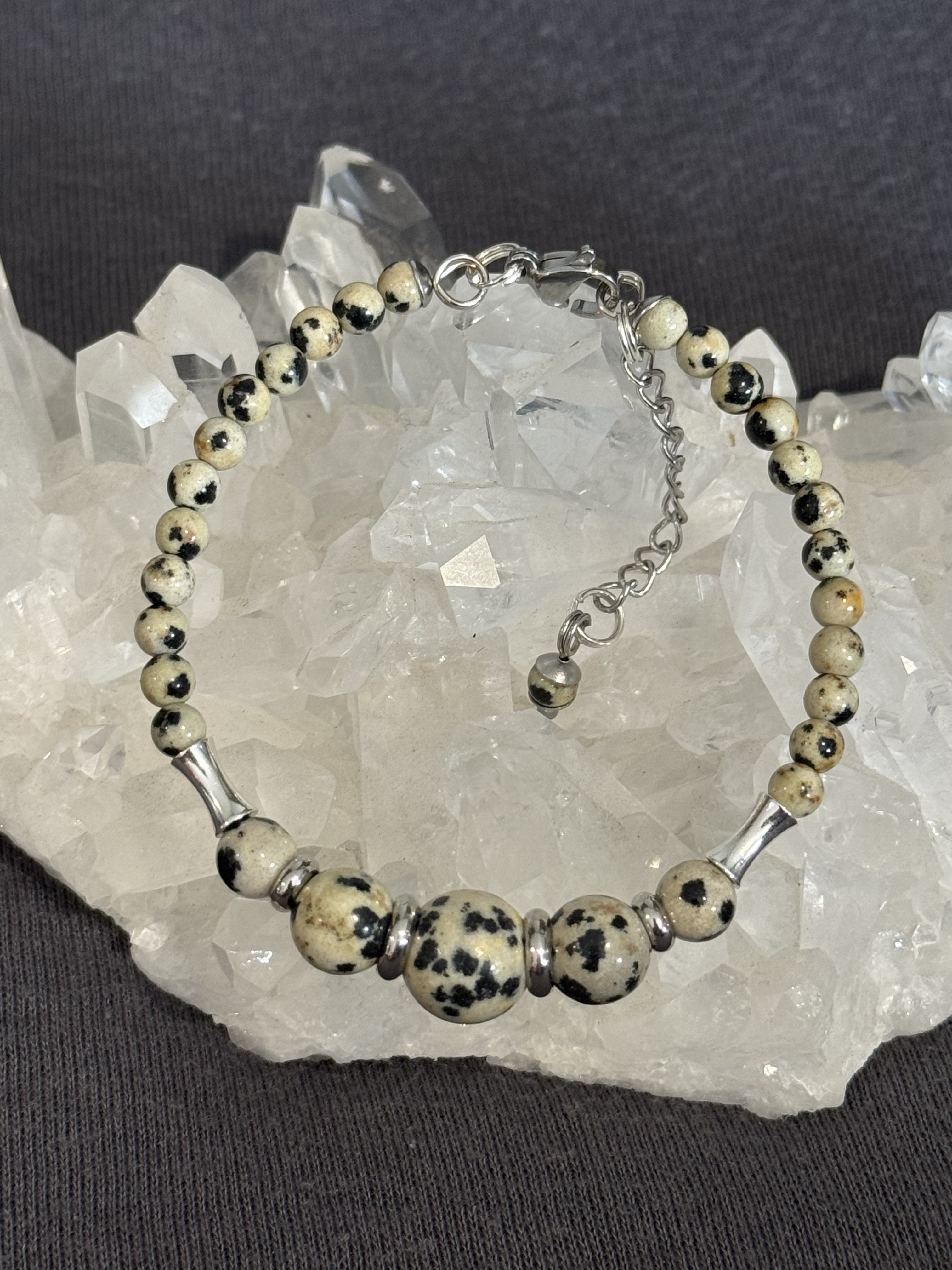 Bracelet "Echo de Gaïa" en Jaspe Dalmatien