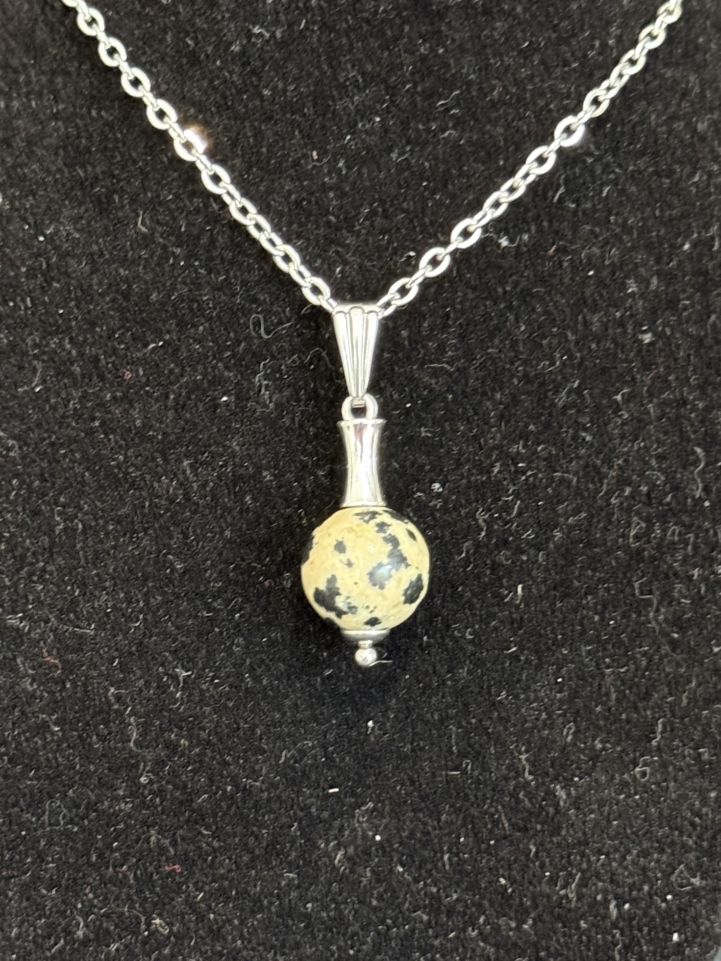Pendentif "Vibration Minérale" en Jaspe Dalmatien