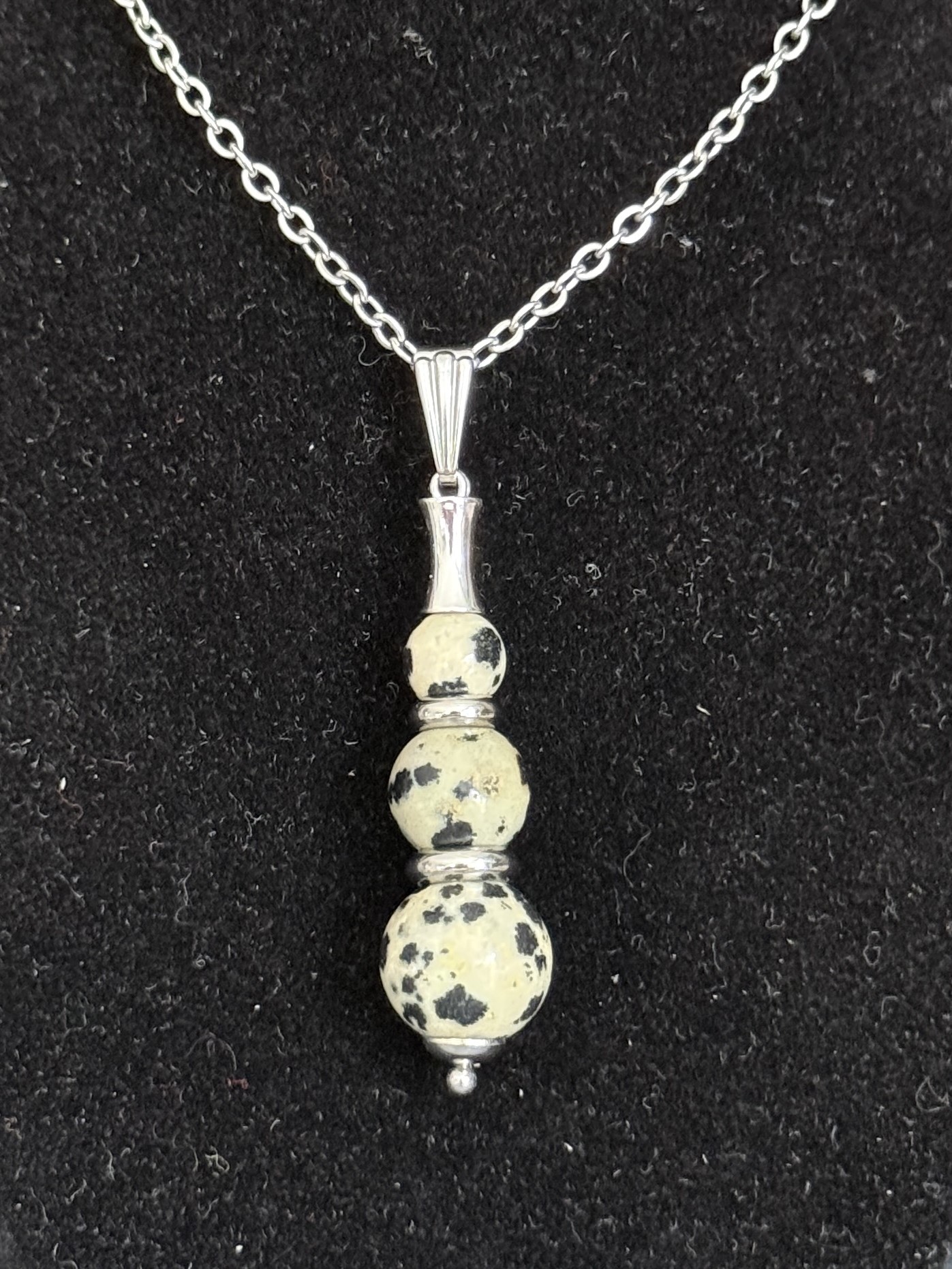 Pendentif "Echo de Gaïa" en Jaspe Dalmatien