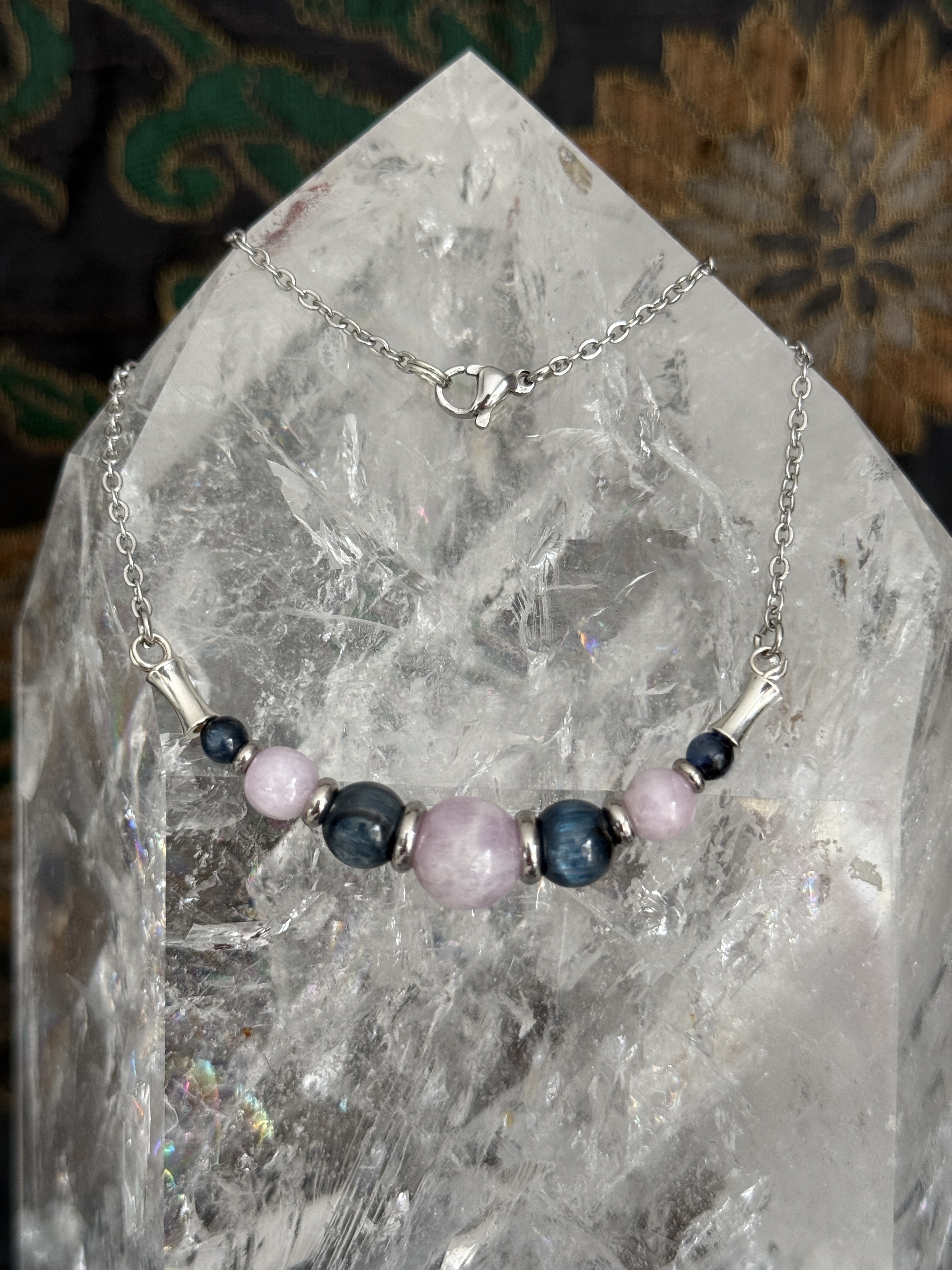 Collier "Echo de Gaïa" en kunzite et Cyanite