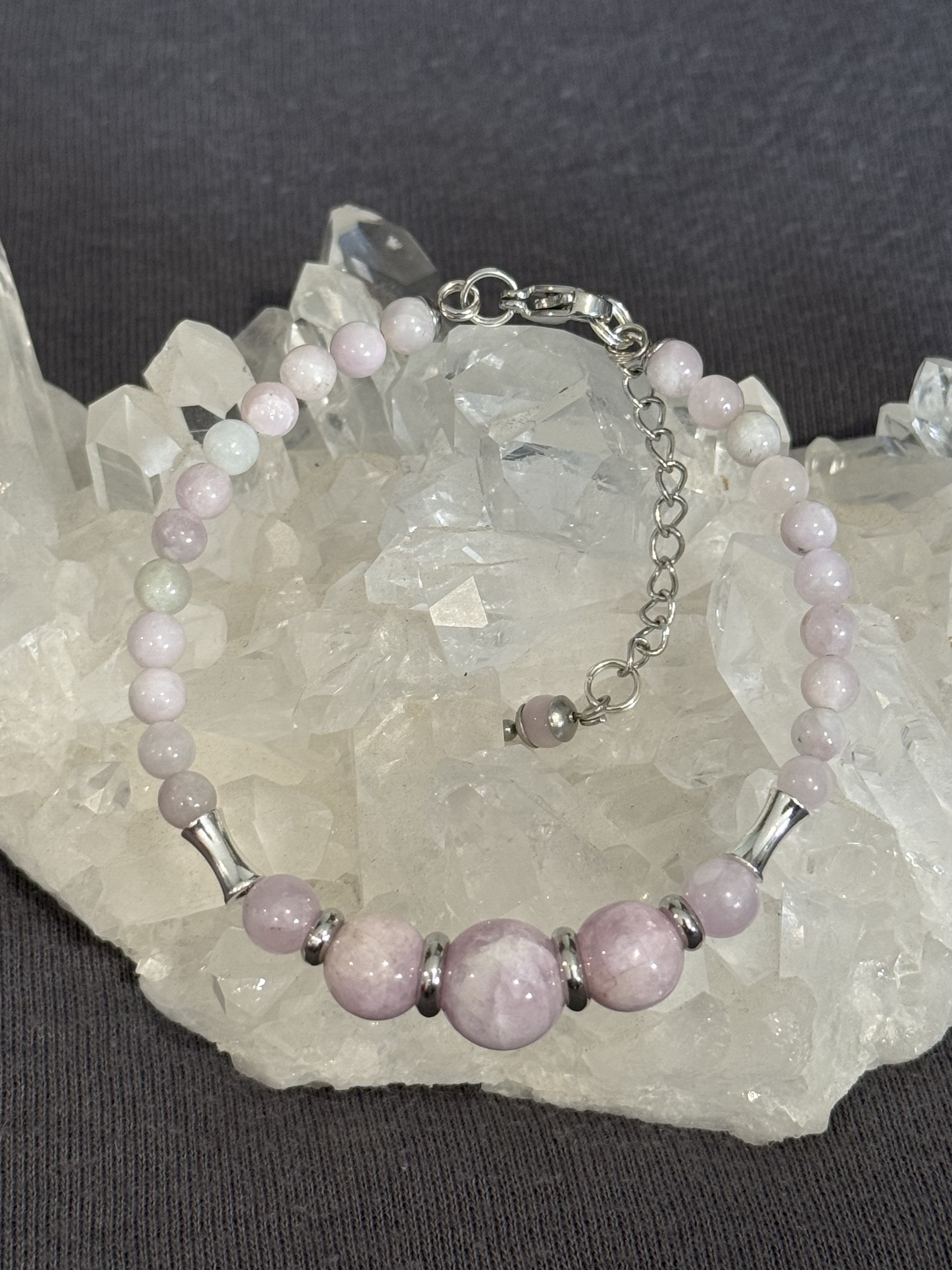 Bracelet "Echo de Gaïa" en Kunzite