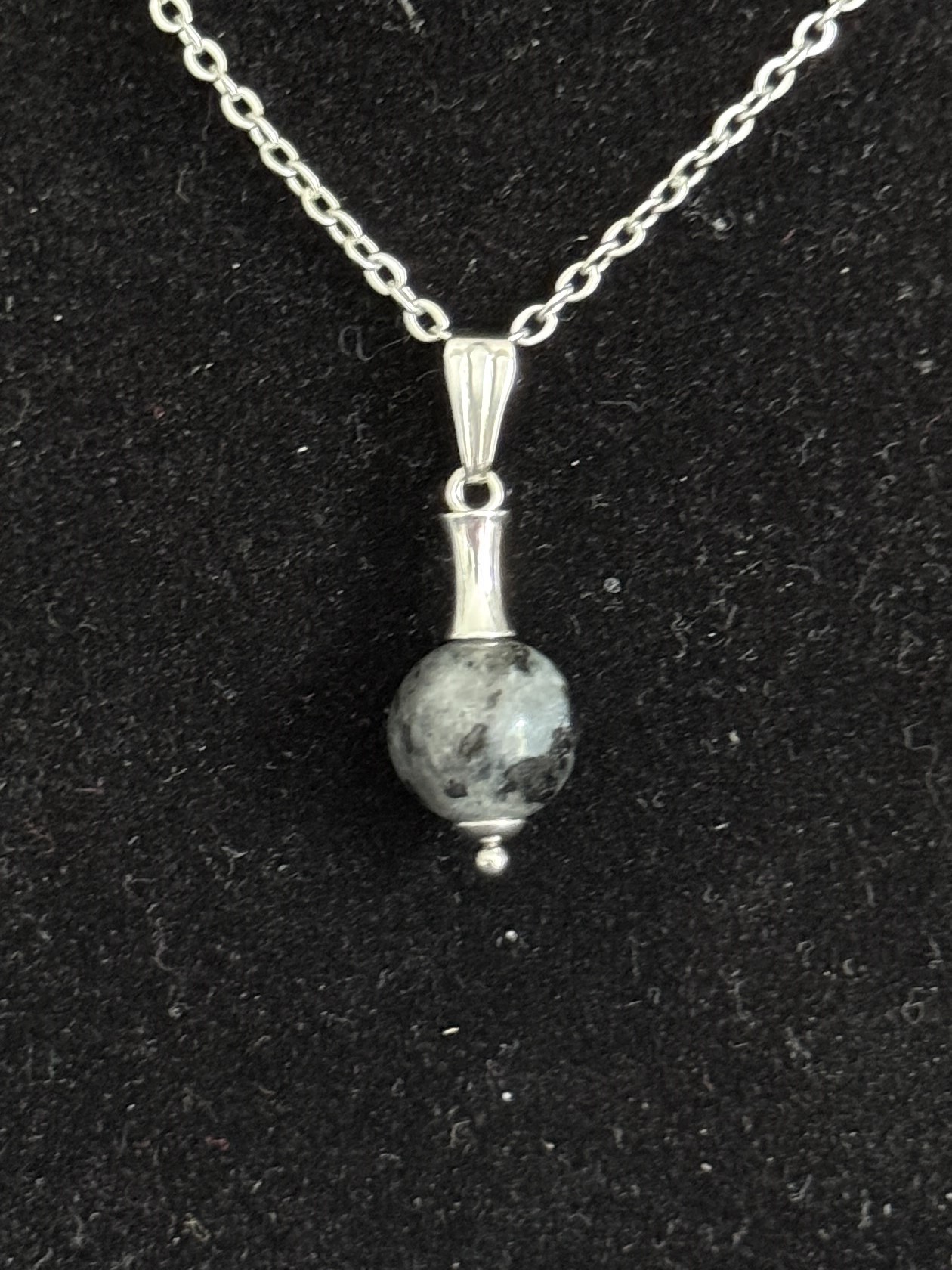 Pendentif "Vibration Minérale" en Larvikite