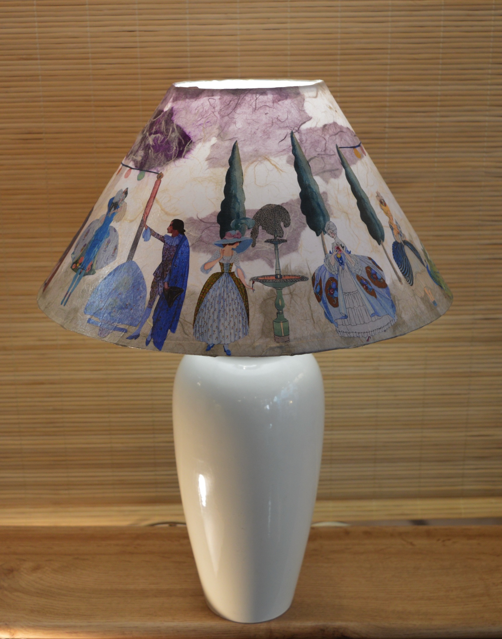 Abat-jour conique, les marquises n'en font qu'à leur guise.