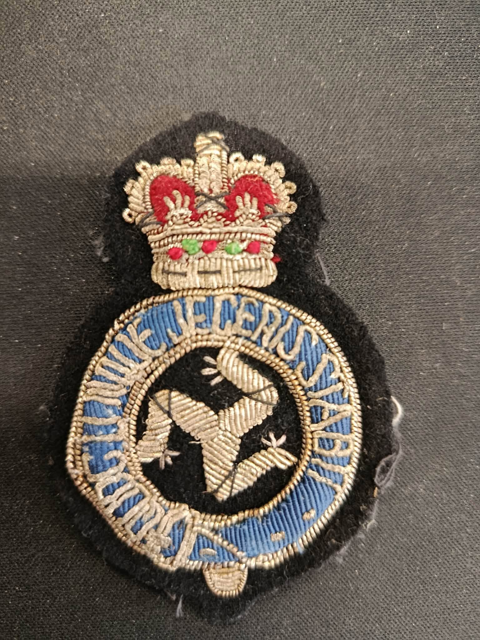Isle Of Man Police Cap Badge 