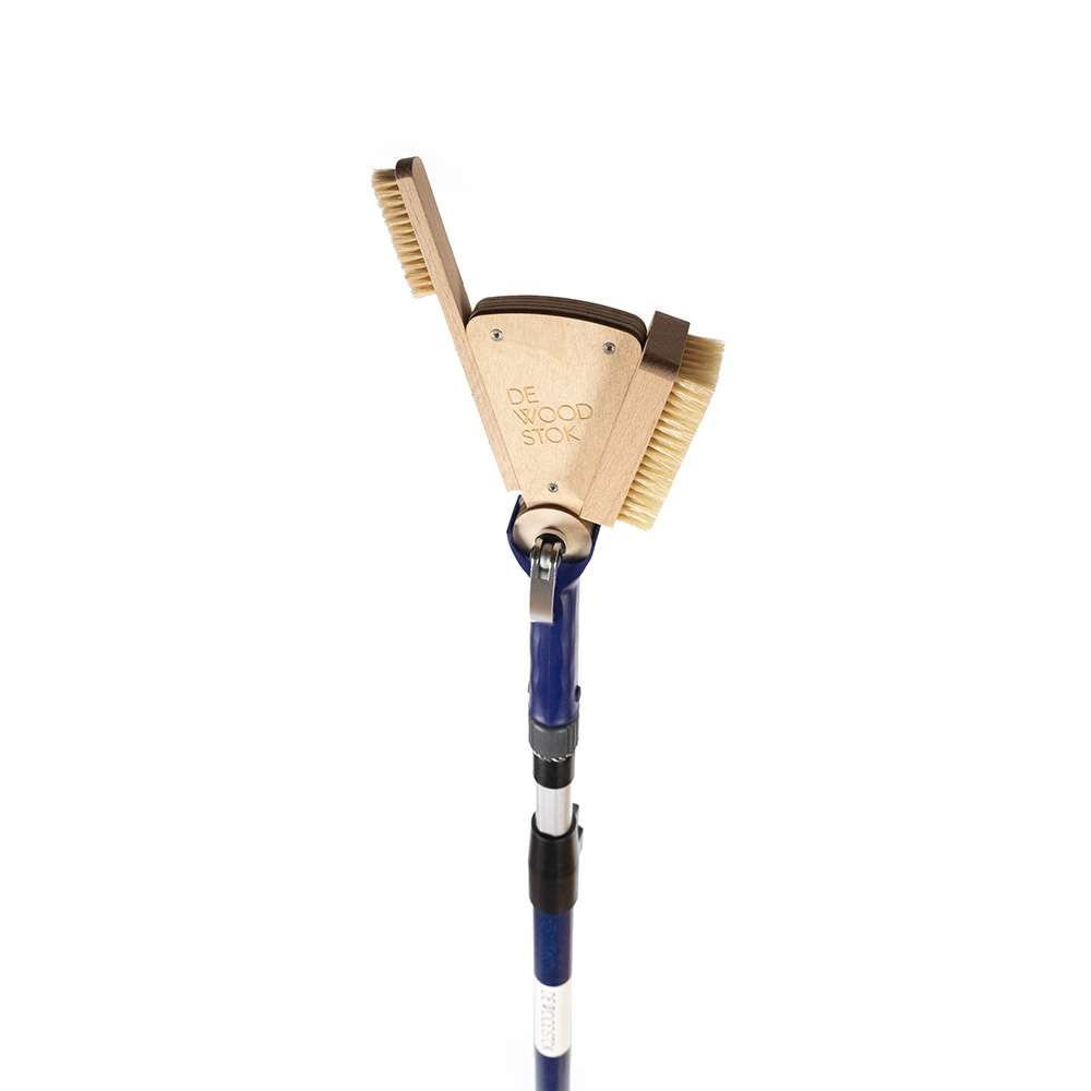 Extendable bouldering brush