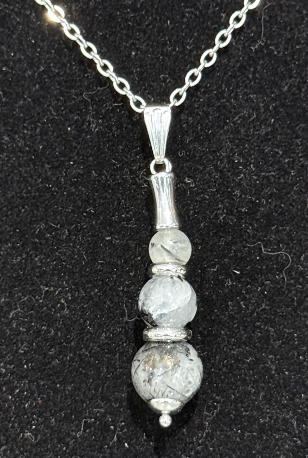 Pendentif "Echo de Gaïa" en Quartz Tourmaline