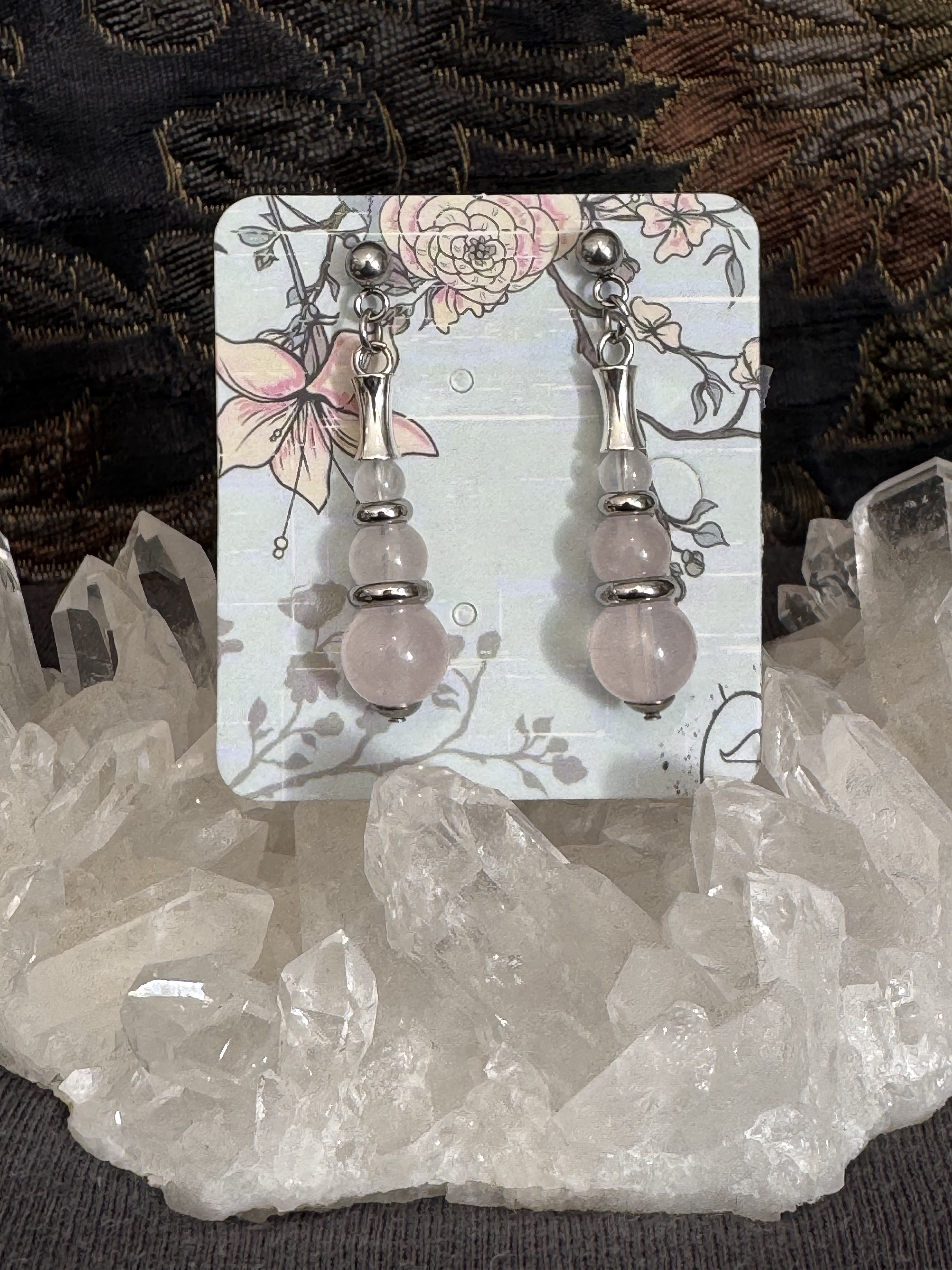 Boucles d'oreilles "Echo de Gaïa" en Quartz Rose