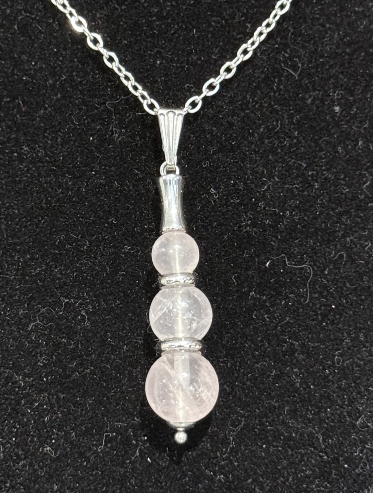 Pendentif "Echo de Gaïa" en Quartz Rose