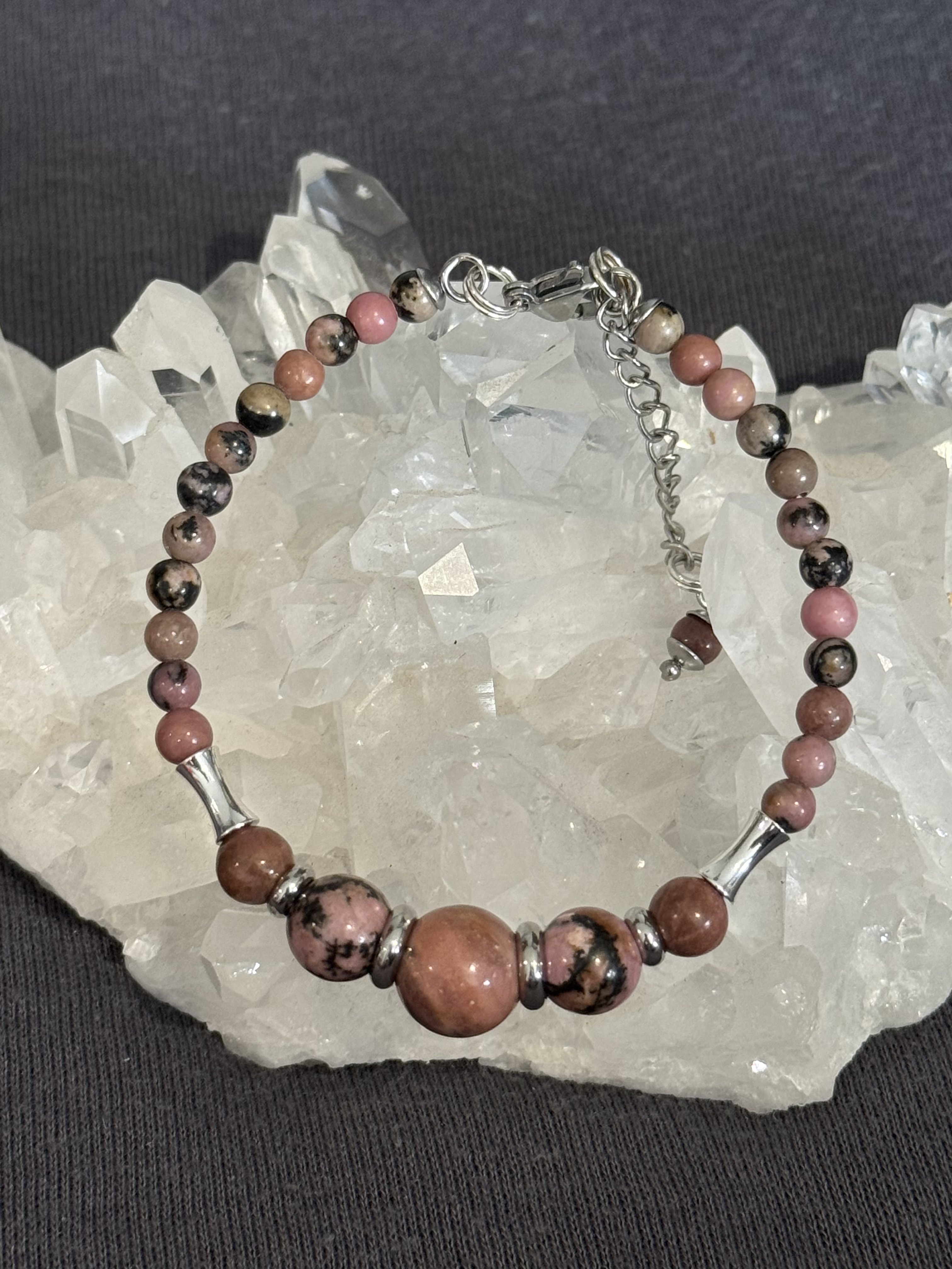 Bracelet "Echo de Gaïa" en Rhodonite